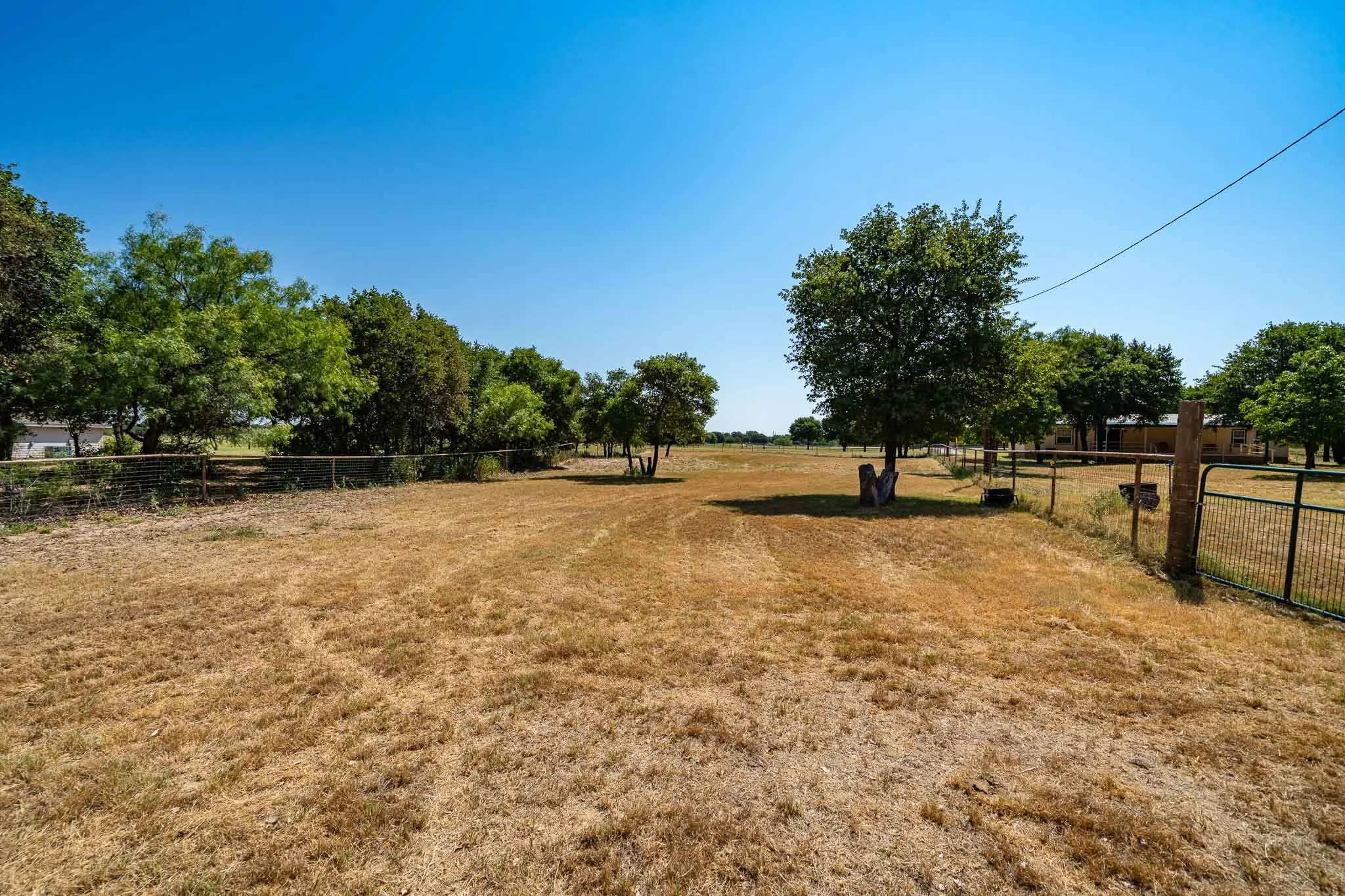 Mobile Home For Sale in Jones County , 9545 Farm Road 1226 S, Hawley, Texas 79525, 3 Bedroom, 2 Bathroom, Garage spaces, 1,680 Sqft, built in 1997, mls#21357074, Real Estate Agent in Hawley, Homes For Sale in Jones county, Homes For Sale in Hawley, Realtor in Hawley Texas, Real Estate Brokerage Independent Realty Texas, Luminita Cordes Realtor
