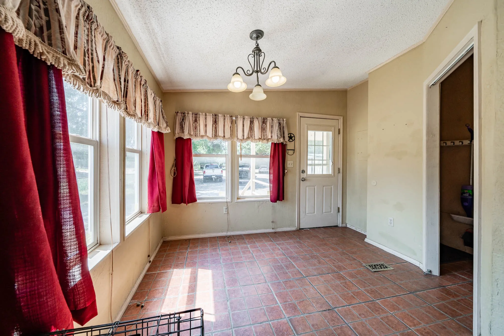 Mobile Home For Sale in Jones County , 9545 Farm Road 1226 S, Hawley, Texas 79525, 3 Bedroom, 2 Bathroom, Garage spaces, 1,680 Sqft, built in 1997, mls#21357074, Real Estate Agent in Hawley, Homes For Sale in Jones county, Homes For Sale in Hawley, Realtor in Hawley Texas, Real Estate Brokerage Independent Realty Texas, Luminita Cordes Realtor
