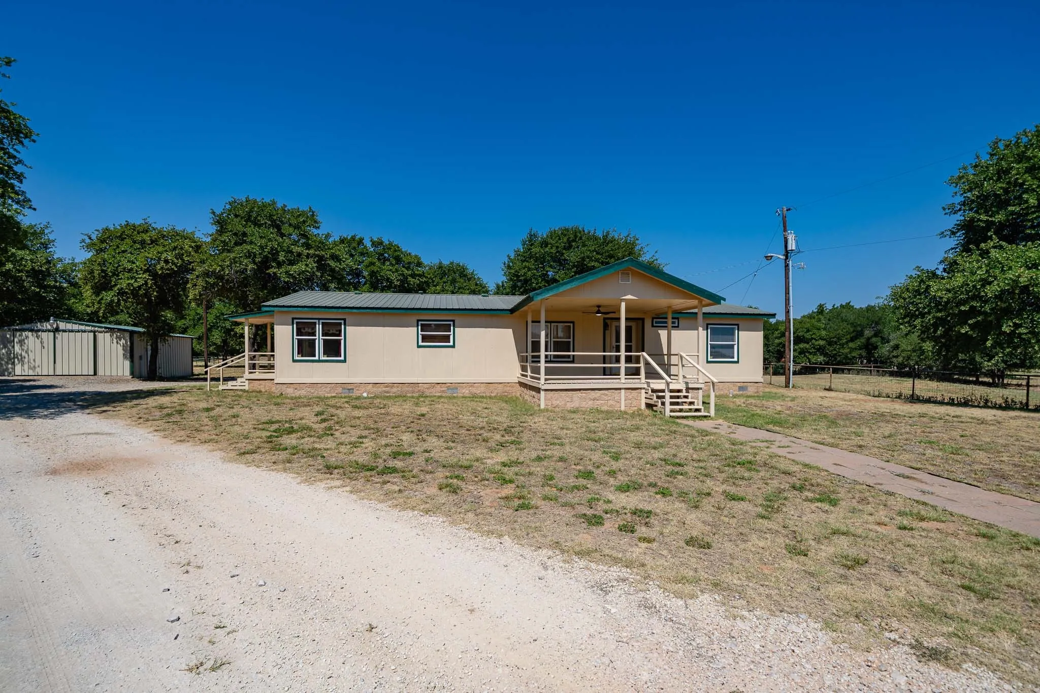 Mobile Home For Sale in Jones County , 9545 Farm Road 1226 S, Hawley, Texas 79525, 3 Bedroom, 2 Bathroom, Garage spaces, 1,680 Sqft, built in 1997, mls#21357074, Real Estate Agent in Hawley, Homes For Sale in Jones county, Homes For Sale in Hawley, Realtor in Hawley Texas, Real Estate Brokerage Independent Realty Texas, Luminita Cordes Realtor