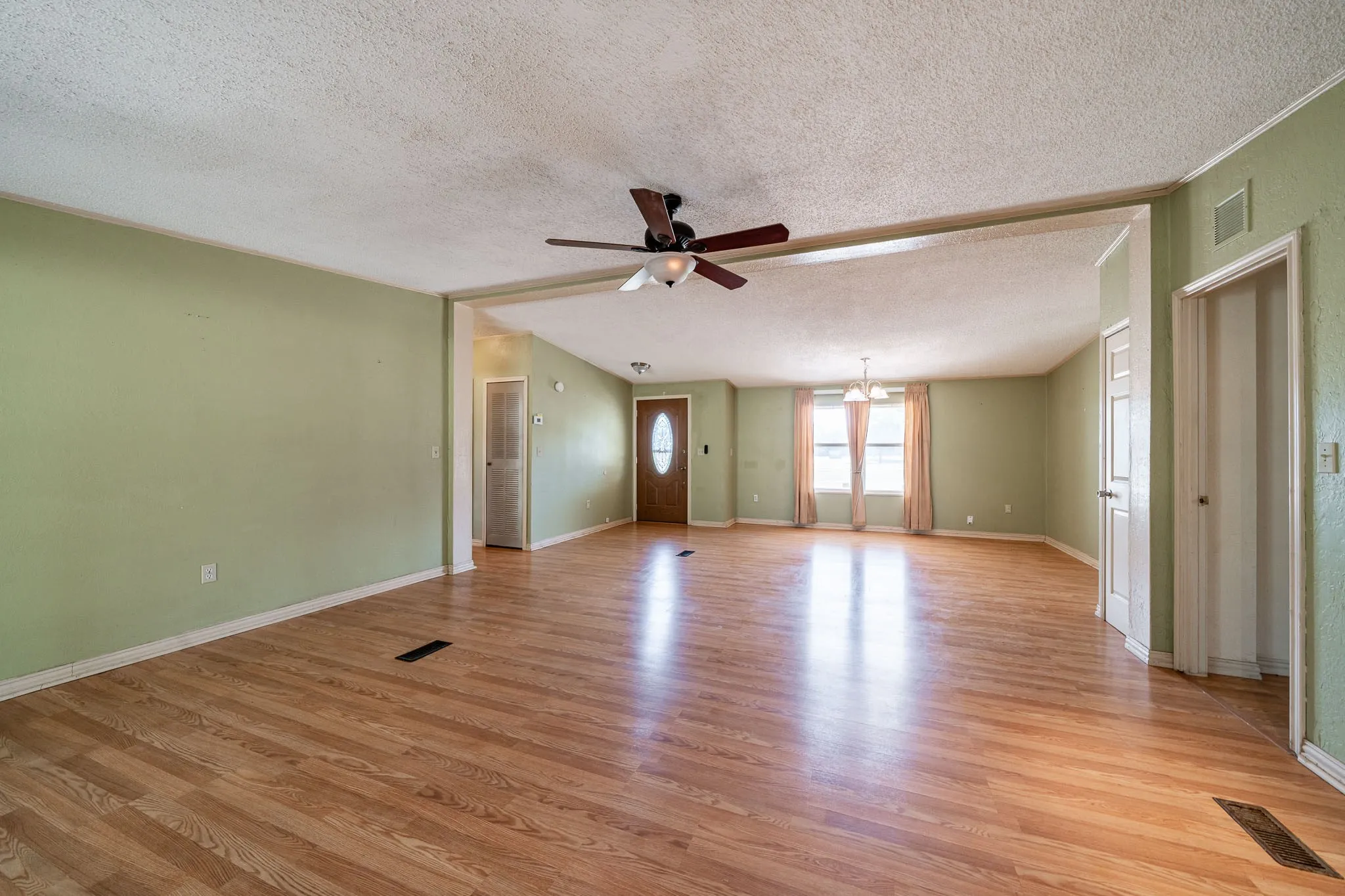 Mobile Home For Sale in Jones County , 9545 Farm Road 1226 S, Hawley, Texas 79525, 3 Bedroom, 2 Bathroom, Garage spaces, 1,680 Sqft, built in 1997, mls#21357074, Real Estate Agent in Hawley, Homes For Sale in Jones county, Homes For Sale in Hawley, Realtor in Hawley Texas, Real Estate Brokerage Independent Realty Texas, Luminita Cordes Realtor