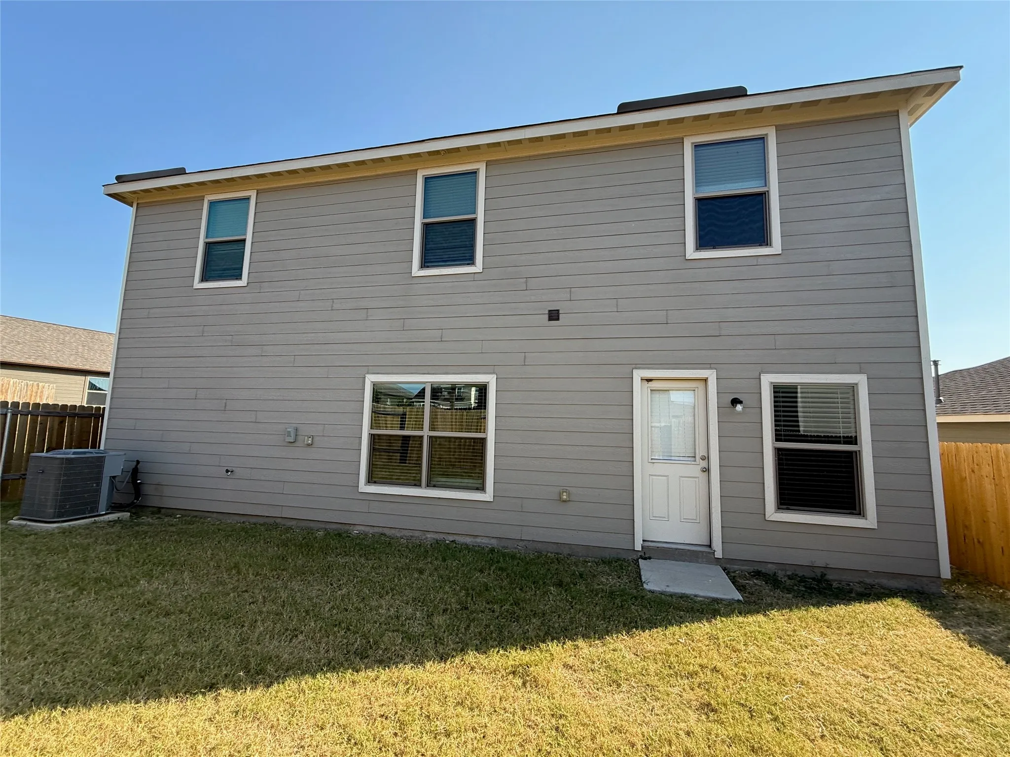 Single Family Residence For Rent in Denton County , 13732 Musselshell Drive, Ponder, Texas 76259, 4 Bedroom, 5 Bathroom, 2 Garage spaces, 2,054 Sqft, built in 2022, mls#21356756, Real Estate Agent in Ponder, Homes For Rent in Denton county, Homes For Rent in Ponder, Realtor in Ponder Texas, Real Estate Brokerage Independent Realty Texas, Luminita Cordes Realtor