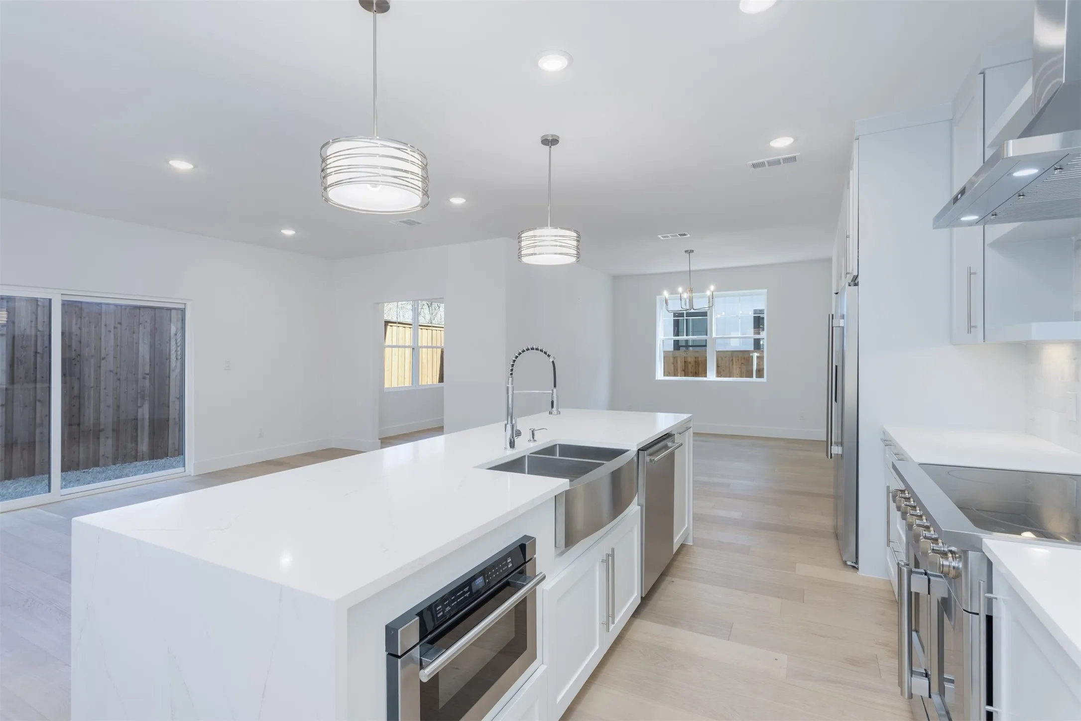 Single Family Residence For Sale in Collin County , 708 W White Avenue, Mc Kinney, Texas 75069, 4 Bedroom, 4 Bathroom, 2 Garage spaces, 2,785 Sqft, built in 2024, mls#21357075, Real Estate Agent in Mc Kinney, Homes For Sale in Collin county, Homes For Sale in Mc Kinney, Realtor in Mc Kinney Texas, Real Estate Brokerage Independent Realty Texas, Luminita Cordes Realtor