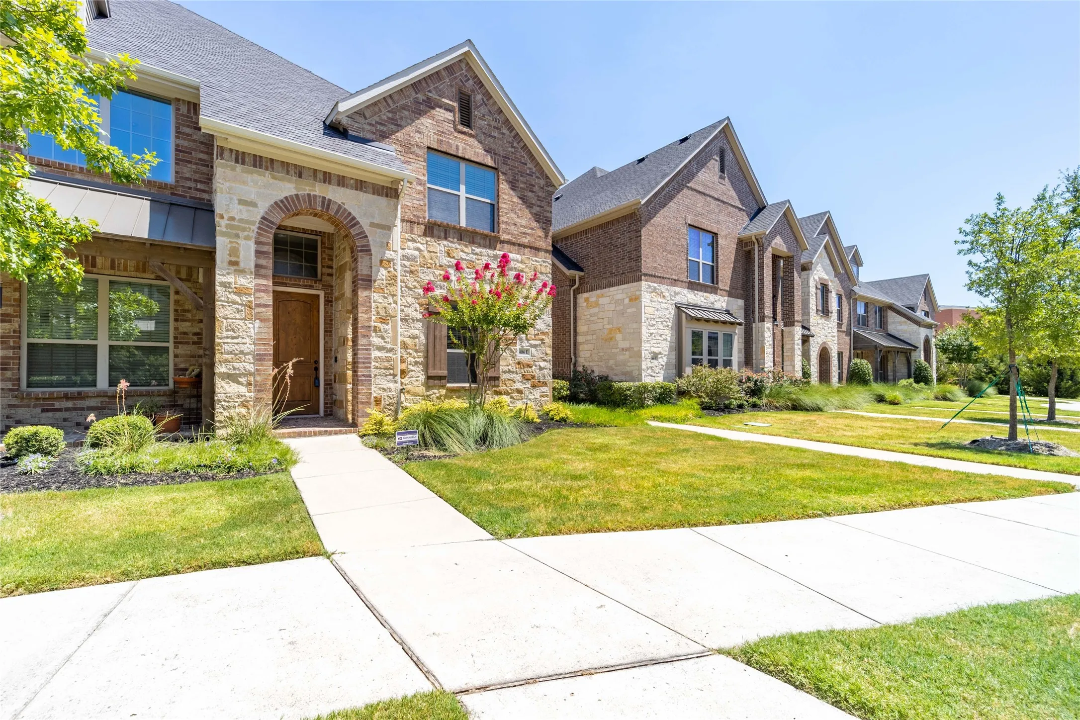 Townhouse For Rent in Denton County , 4666 Rhett Lane E, Carrollton, Texas 75010, 3 Bedroom, 3 Bathroom, 2 Garage spaces, 1,972 Sqft, built in 2015, mls#21356642, Real Estate Agent in Carrollton, Homes For Rent in Denton county, Homes For Rent in Carrollton, Realtor in Carrollton Texas, Real Estate Brokerage Independent Realty Texas, Luminita Cordes Realtor