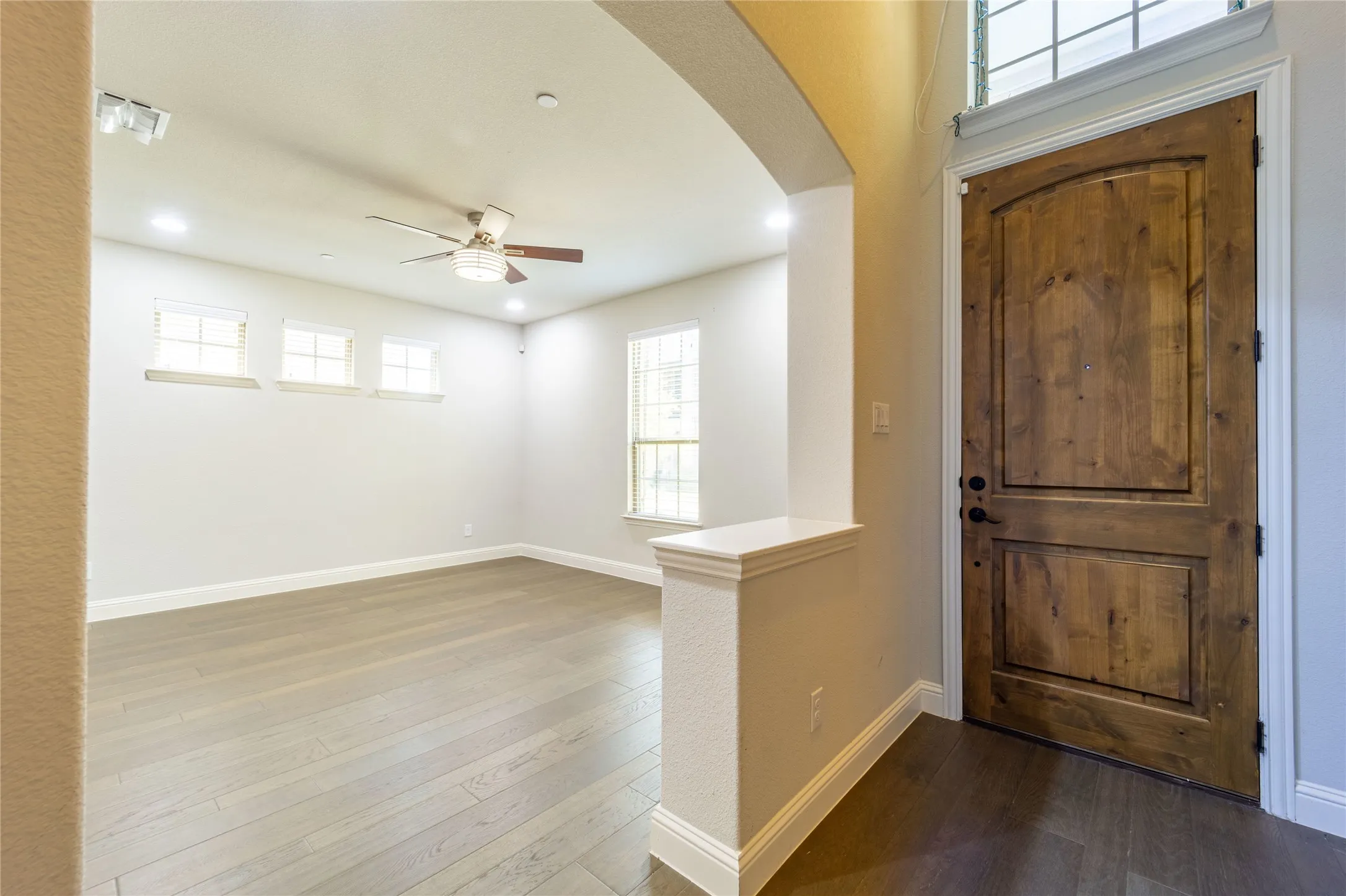 Large entry way, there's even an electrical outlet near the window above the door, perfect for lighted seasonal decorations