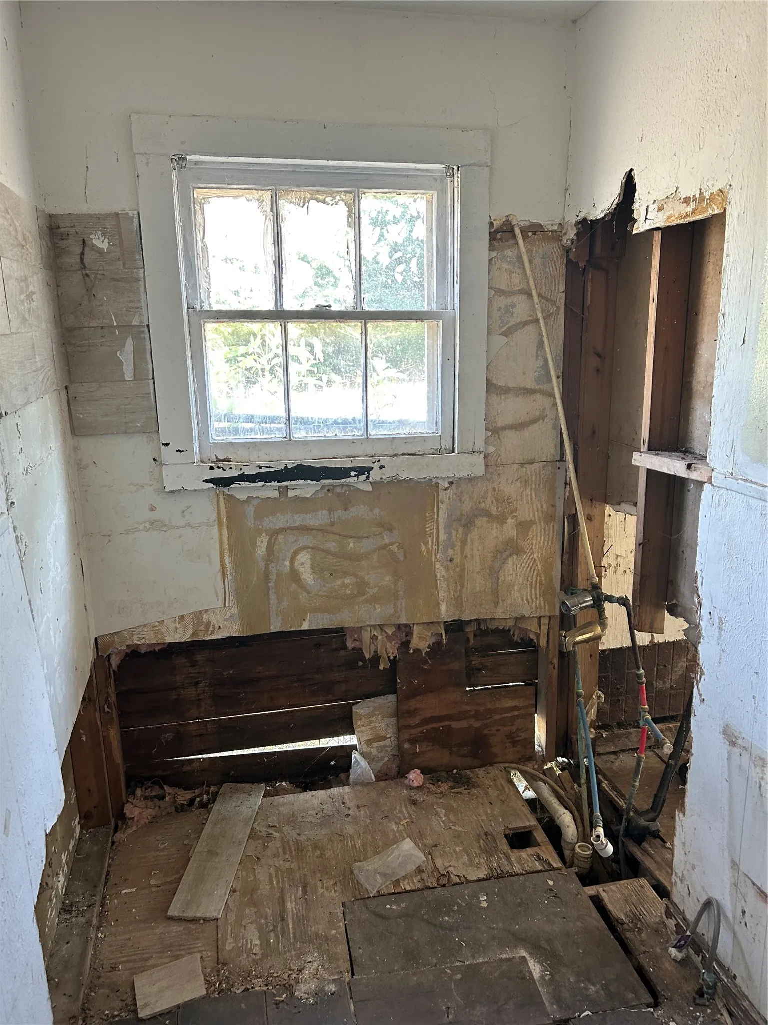 Single Family Residence For Sale in Fannin County , 204 8th Street, Honey Grove, Texas 75446, 3 Bedroom, 1 Bathroom, Garage spaces, 1,050 Sqft, built in 1935, Price $60,000, mls#21355231, Real Estate Agent in Honey Grove, Homes For Sale in Fannin county, Homes For Sale in Honey Grove, Realtor in Honey Grove Texas, Real Estate Brokerage Independent Realty Texas, Luminita Cordes Realtor