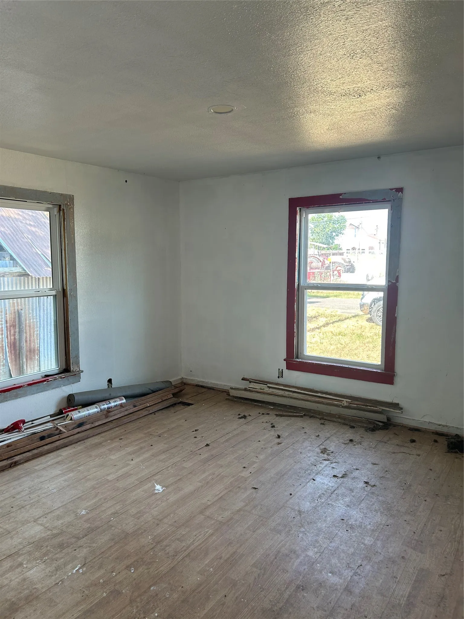 Single Family Residence For Sale in Fannin County , 204 8th Street, Honey Grove, Texas 75446, 3 Bedroom, 1 Bathroom, Garage spaces, 1,050 Sqft, built in 1935, Price $60,000, mls#21355231, Real Estate Agent in Honey Grove, Homes For Sale in Fannin county, Homes For Sale in Honey Grove, Realtor in Honey Grove Texas, Real Estate Brokerage Independent Realty Texas, Luminita Cordes Realtor