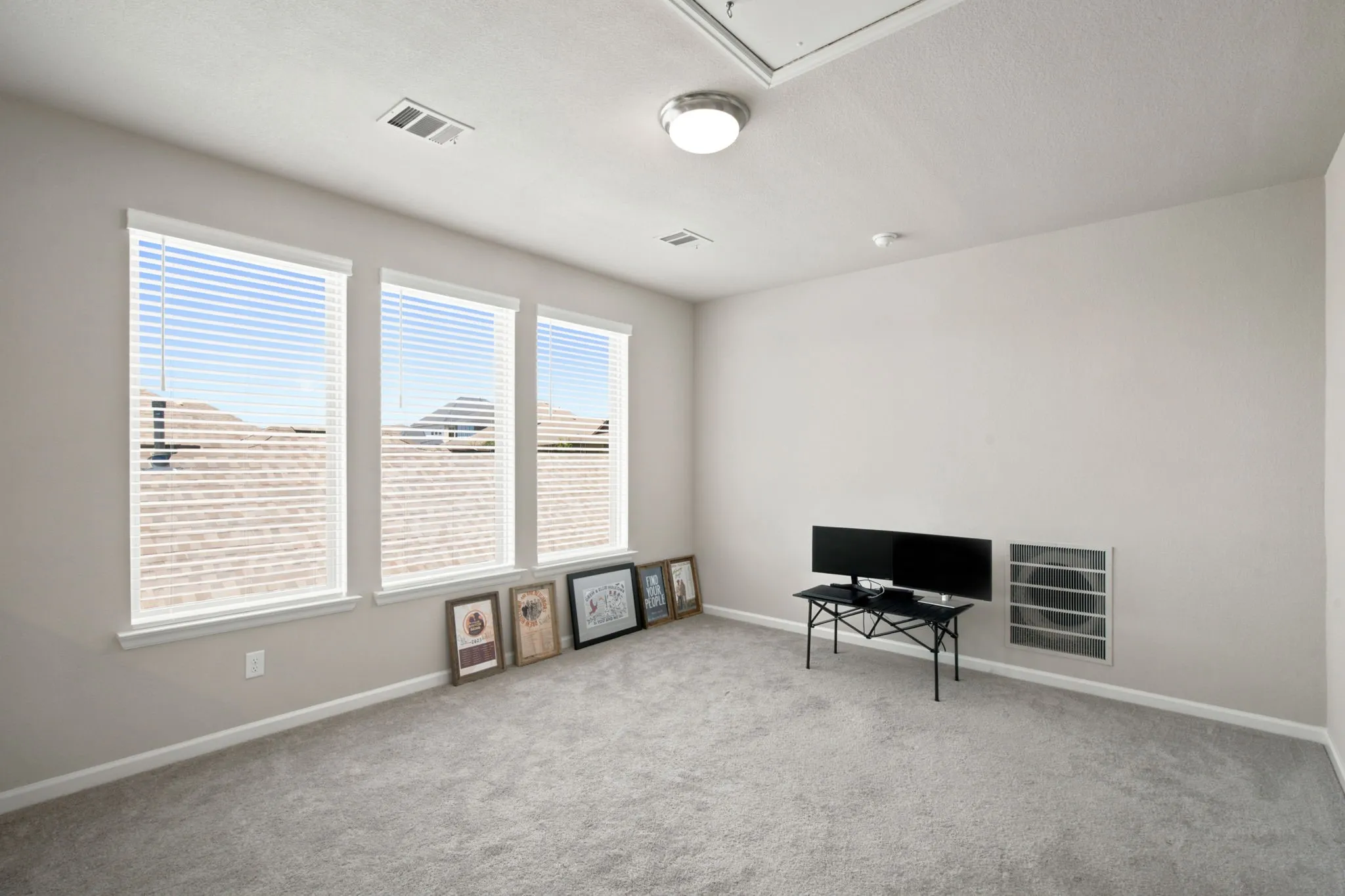 Single Family Residence For Sale in Wise County , 160 Pintail Lane, Rhome, Texas 76078, 3 Bedroom, 3 Bathroom, 2 Garage spaces, 2,018 Sqft, built in 2022, mls#21354802, Real Estate Agent in Rhome, Homes For Sale in Wise county, Homes For Sale in Rhome, Realtor in Rhome Texas, Real Estate Brokerage Independent Realty Texas, Luminita Cordes Realtor