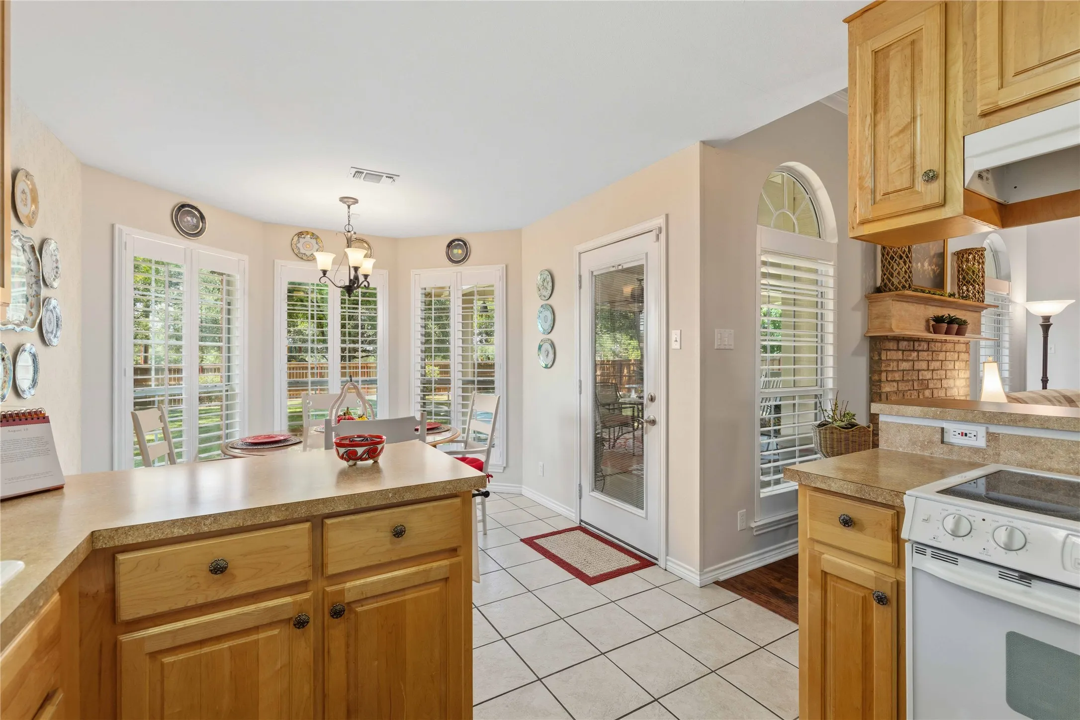 Single Family Residence For Sale in Brown County , 1613 Southgate Drive, Brownwood, Texas 76801, 3 Bedroom, 2 Bathroom, 2 Garage spaces, 1,460 Sqft, built in 2004, mls#21356932, Real Estate Agent in Brownwood, Homes For Sale in Brown county, Homes For Sale in Brownwood, Realtor in Brownwood Texas, Real Estate Brokerage Independent Realty Texas, Luminita Cordes Realtor
