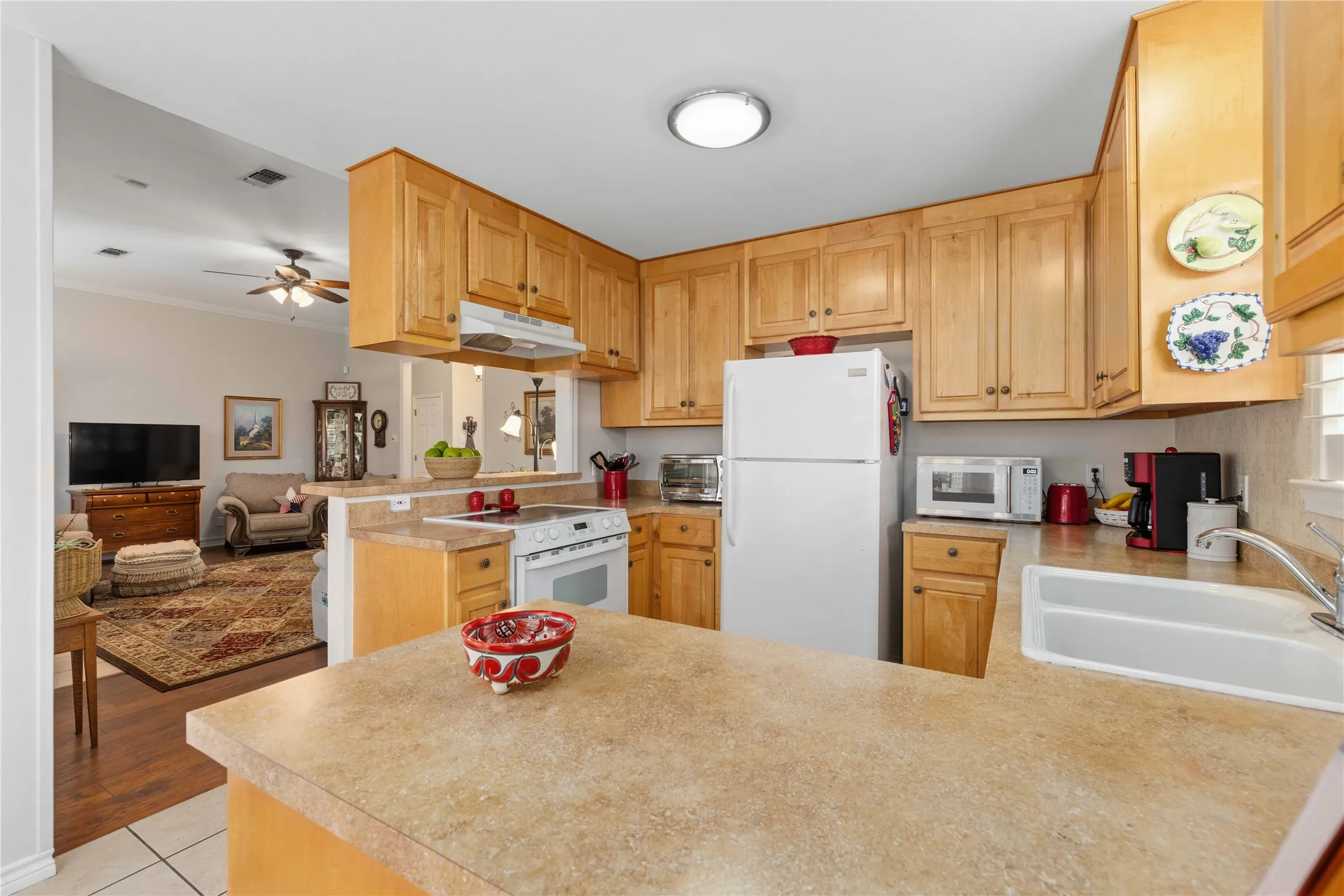 Single Family Residence For Sale in Brown County , 1613 Southgate Drive, Brownwood, Texas 76801, 3 Bedroom, 2 Bathroom, 2 Garage spaces, 1,460 Sqft, built in 2004, mls#21356932, Real Estate Agent in Brownwood, Homes For Sale in Brown county, Homes For Sale in Brownwood, Realtor in Brownwood Texas, Real Estate Brokerage Independent Realty Texas, Luminita Cordes Realtor