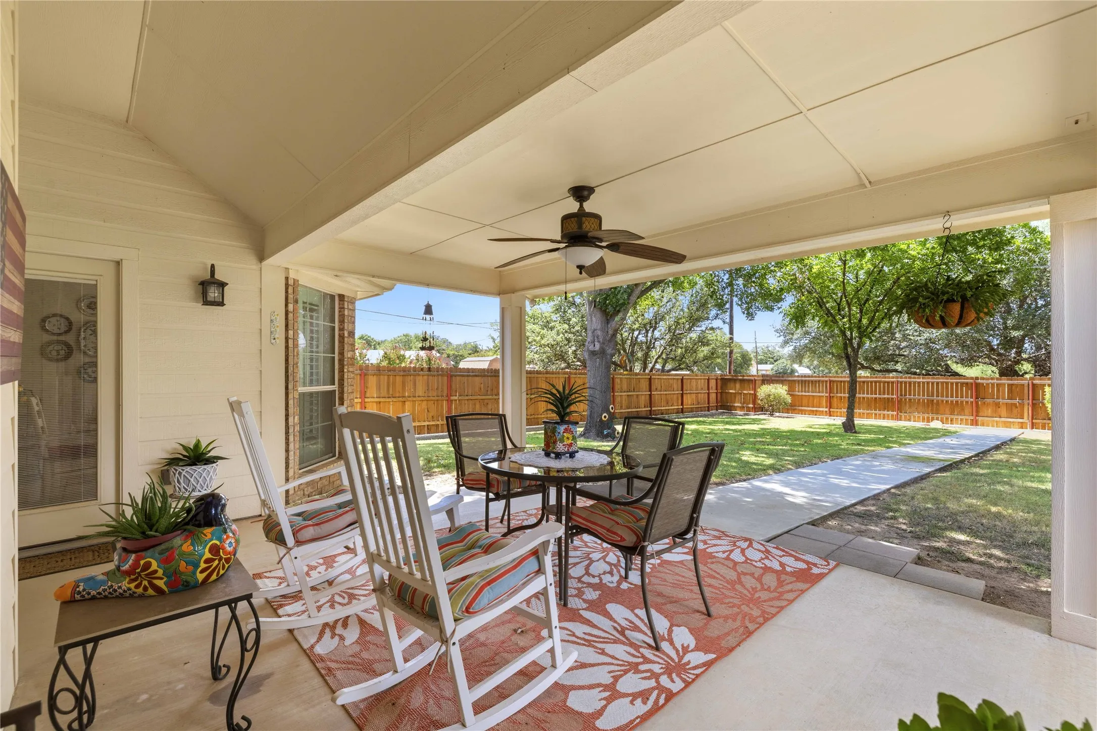 Single Family Residence For Sale in Brown County , 1613 Southgate Drive, Brownwood, Texas 76801, 3 Bedroom, 2 Bathroom, 2 Garage spaces, 1,460 Sqft, built in 2004, mls#21356932, Real Estate Agent in Brownwood, Homes For Sale in Brown county, Homes For Sale in Brownwood, Realtor in Brownwood Texas, Real Estate Brokerage Independent Realty Texas, Luminita Cordes Realtor