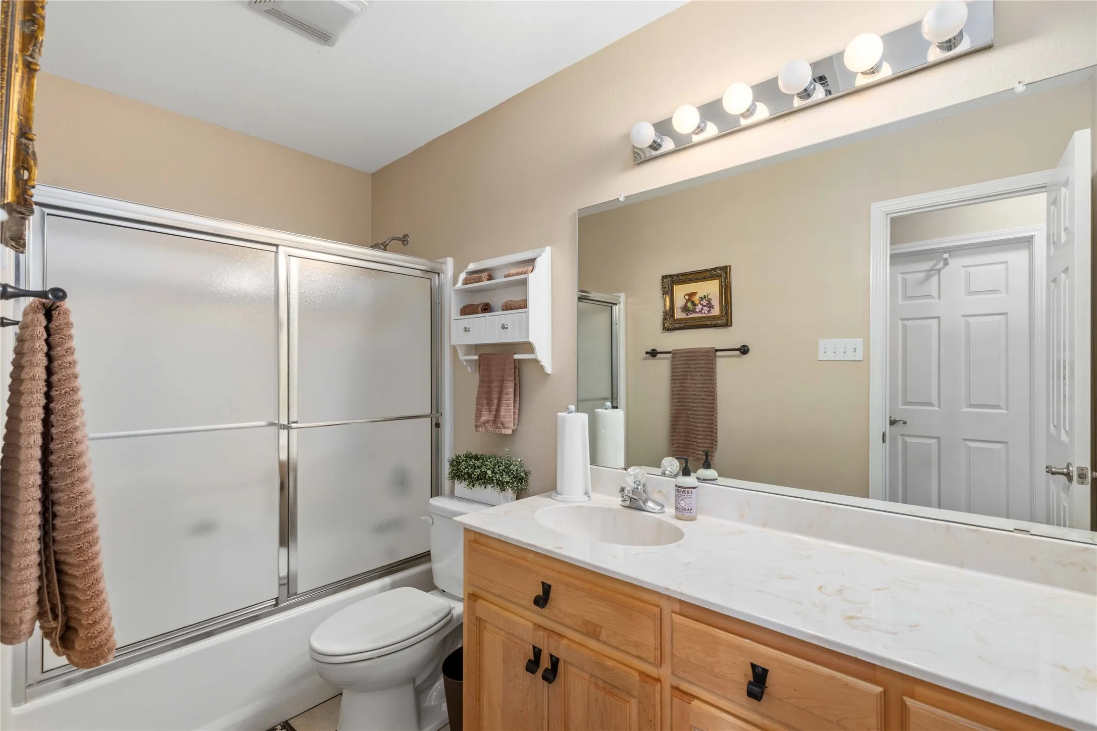 Single Family Residence For Sale in Brown County , 1613 Southgate Drive, Brownwood, Texas 76801, 3 Bedroom, 2 Bathroom, 2 Garage spaces, 1,460 Sqft, built in 2004, mls#21356932, Real Estate Agent in Brownwood, Homes For Sale in Brown county, Homes For Sale in Brownwood, Realtor in Brownwood Texas, Real Estate Brokerage Independent Realty Texas, Luminita Cordes Realtor