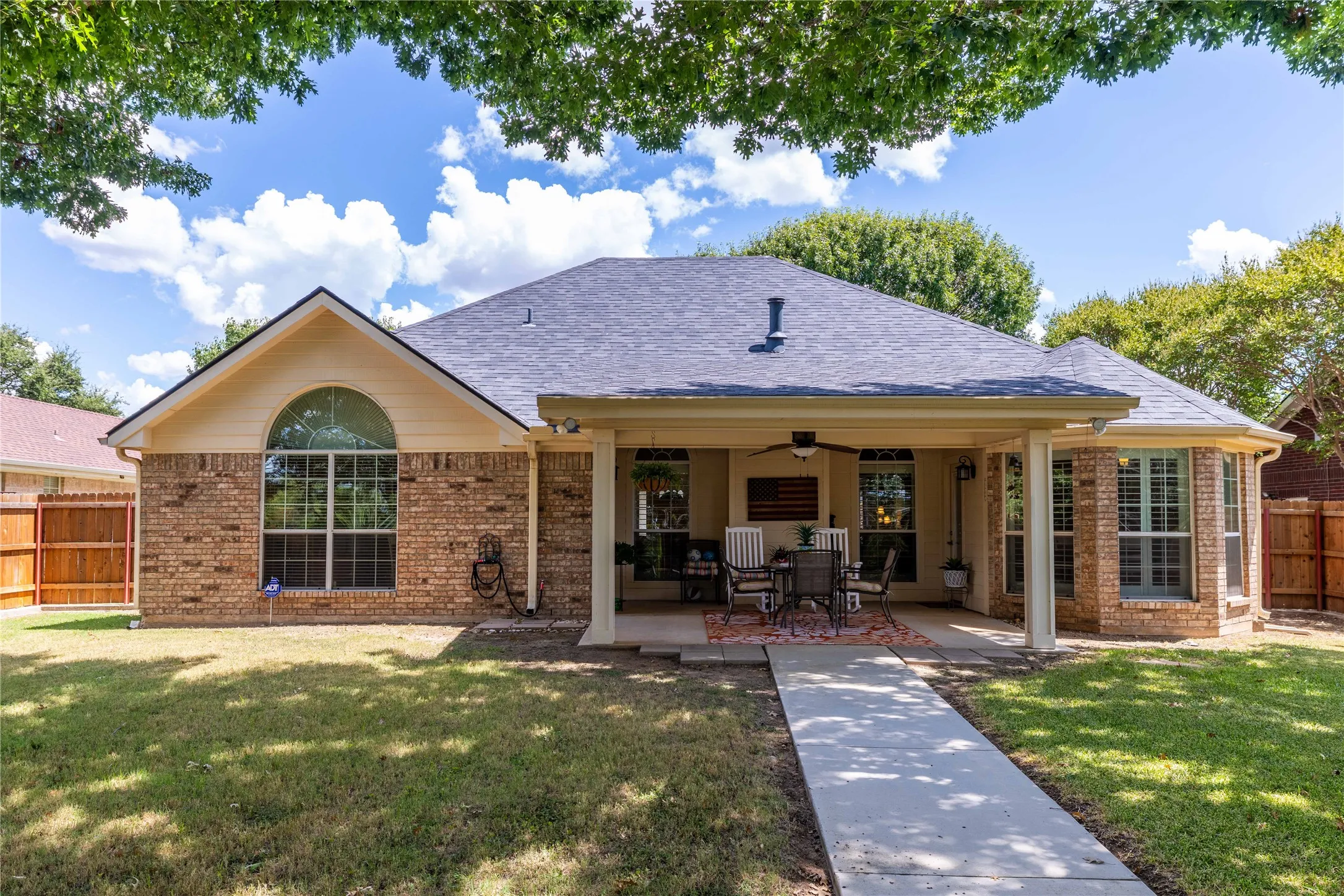 Single Family Residence For Sale in Brown County , 1613 Southgate Drive, Brownwood, Texas 76801, 3 Bedroom, 2 Bathroom, 2 Garage spaces, 1,460 Sqft, built in 2004, mls#21356932, Real Estate Agent in Brownwood, Homes For Sale in Brown county, Homes For Sale in Brownwood, Realtor in Brownwood Texas, Real Estate Brokerage Independent Realty Texas, Luminita Cordes Realtor