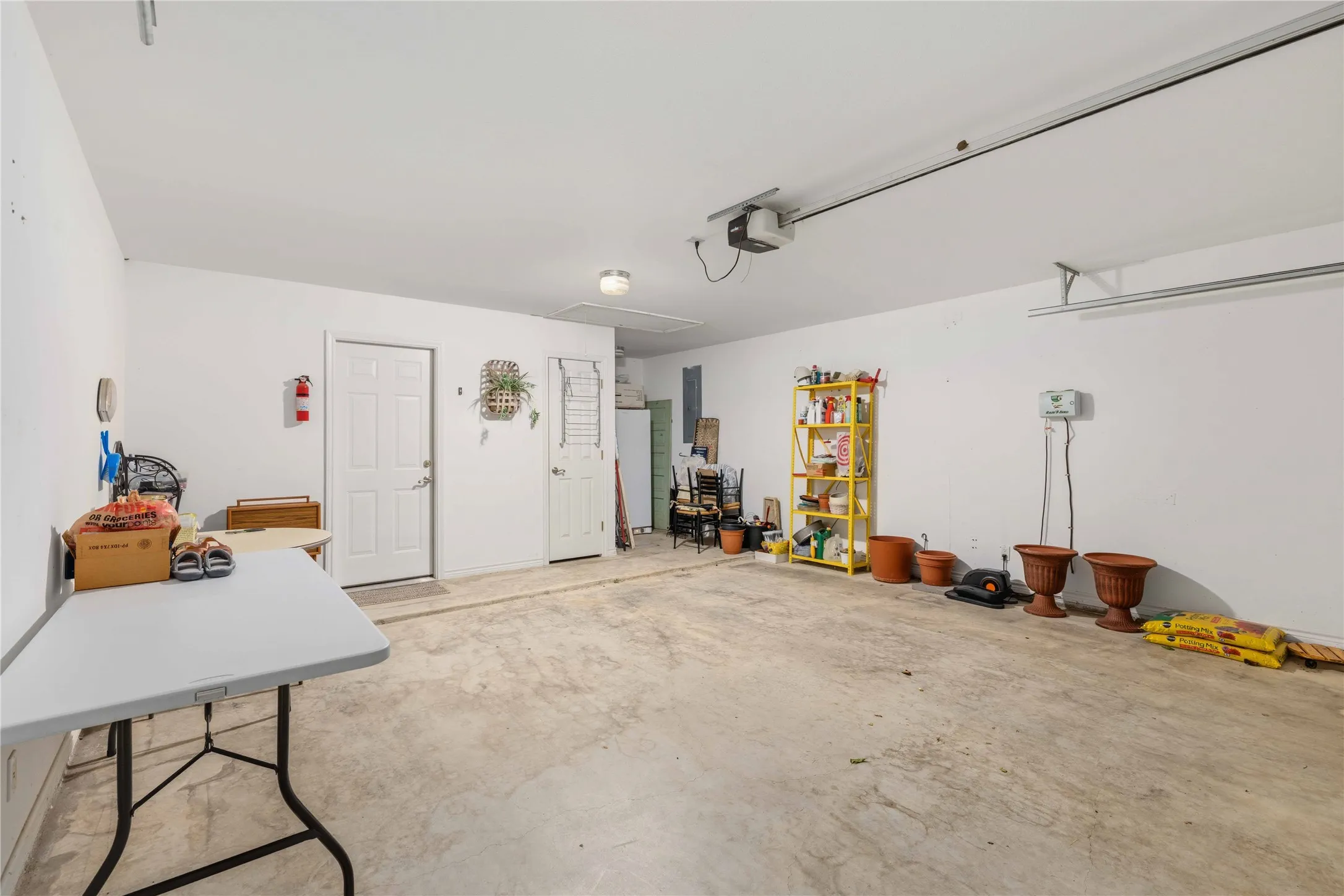 Single Family Residence For Sale in Brown County , 1613 Southgate Drive, Brownwood, Texas 76801, 3 Bedroom, 2 Bathroom, 2 Garage spaces, 1,460 Sqft, built in 2004, mls#21356932, Real Estate Agent in Brownwood, Homes For Sale in Brown county, Homes For Sale in Brownwood, Realtor in Brownwood Texas, Real Estate Brokerage Independent Realty Texas, Luminita Cordes Realtor