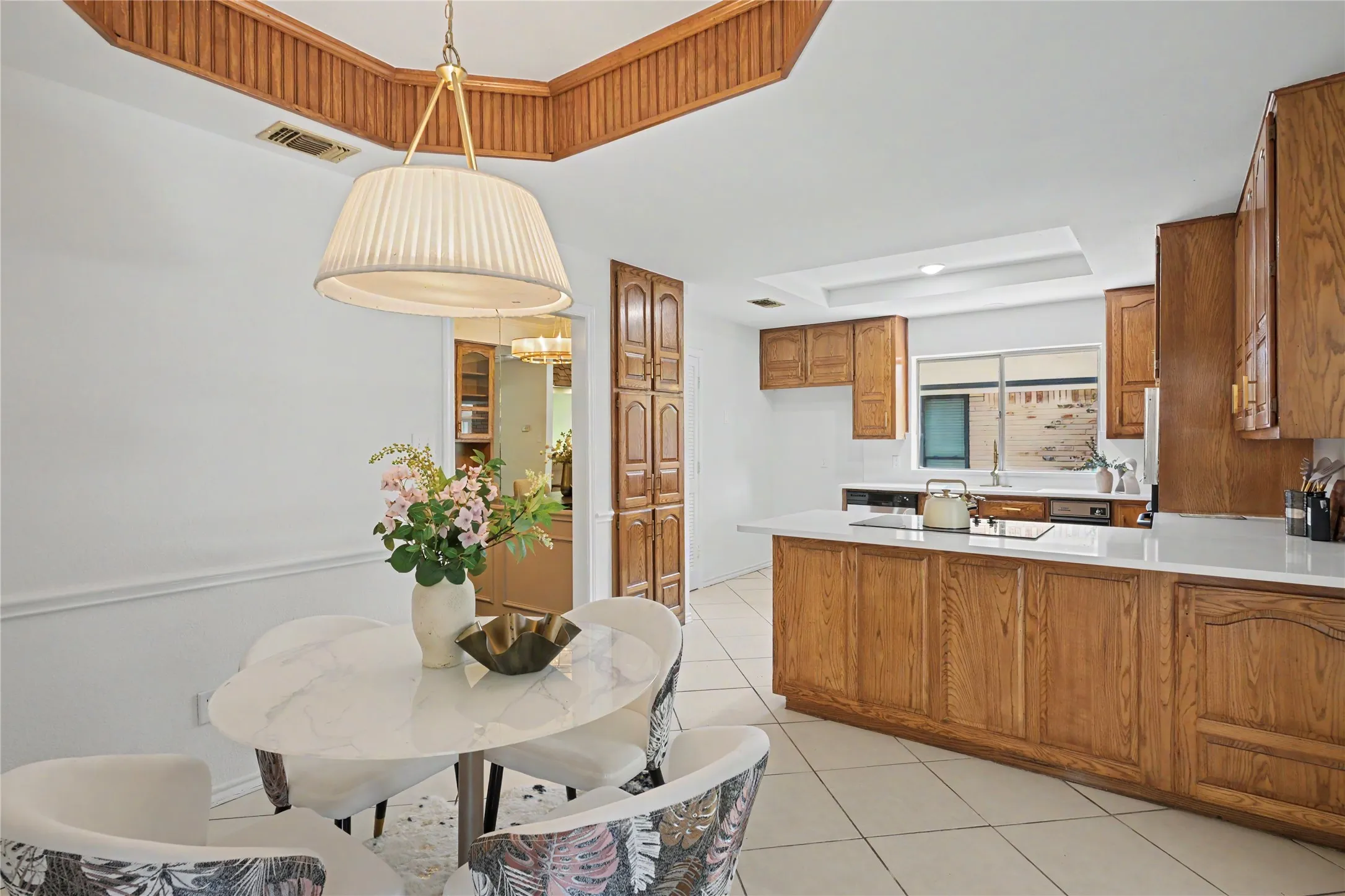 Single Family Residence For Sale in Tarrant County , 4504 Lake Park Drive, Arlington, Texas 76016, 3 Bedroom, 2 Bathroom, 2 Garage spaces, 2,414 Sqft, built in 1984, mls#21356196, Real Estate Agent in Arlington, Homes For Sale in Tarrant county, Homes For Sale in Arlington, Realtor in Arlington Texas, Real Estate Brokerage Independent Realty Texas, Luminita Cordes Realtor