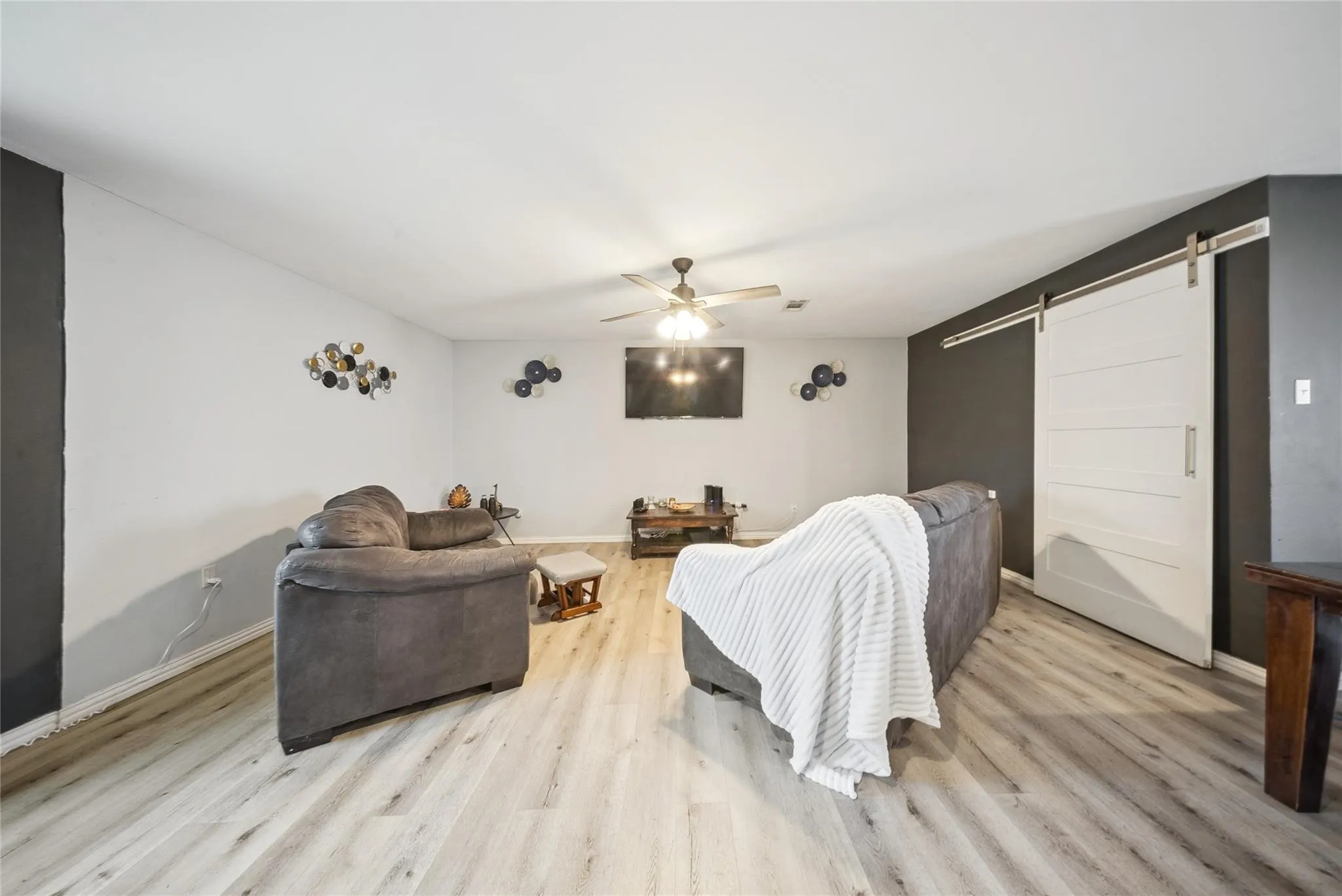 Single Family Residence For Sale in Dallas County , 106 Glenview Place, Hutchins, Texas 75141, 3 Bedroom, 2 Bathroom, Garage spaces, 1,329 Sqft, built in 1964, Price $224,990, mls#21355038, Real Estate Agent in Hutchins, Homes For Sale in Dallas county, Homes For Sale in Hutchins, Realtor in Hutchins Texas, Real Estate Brokerage Independent Realty Texas, Luminita Cordes Realtor