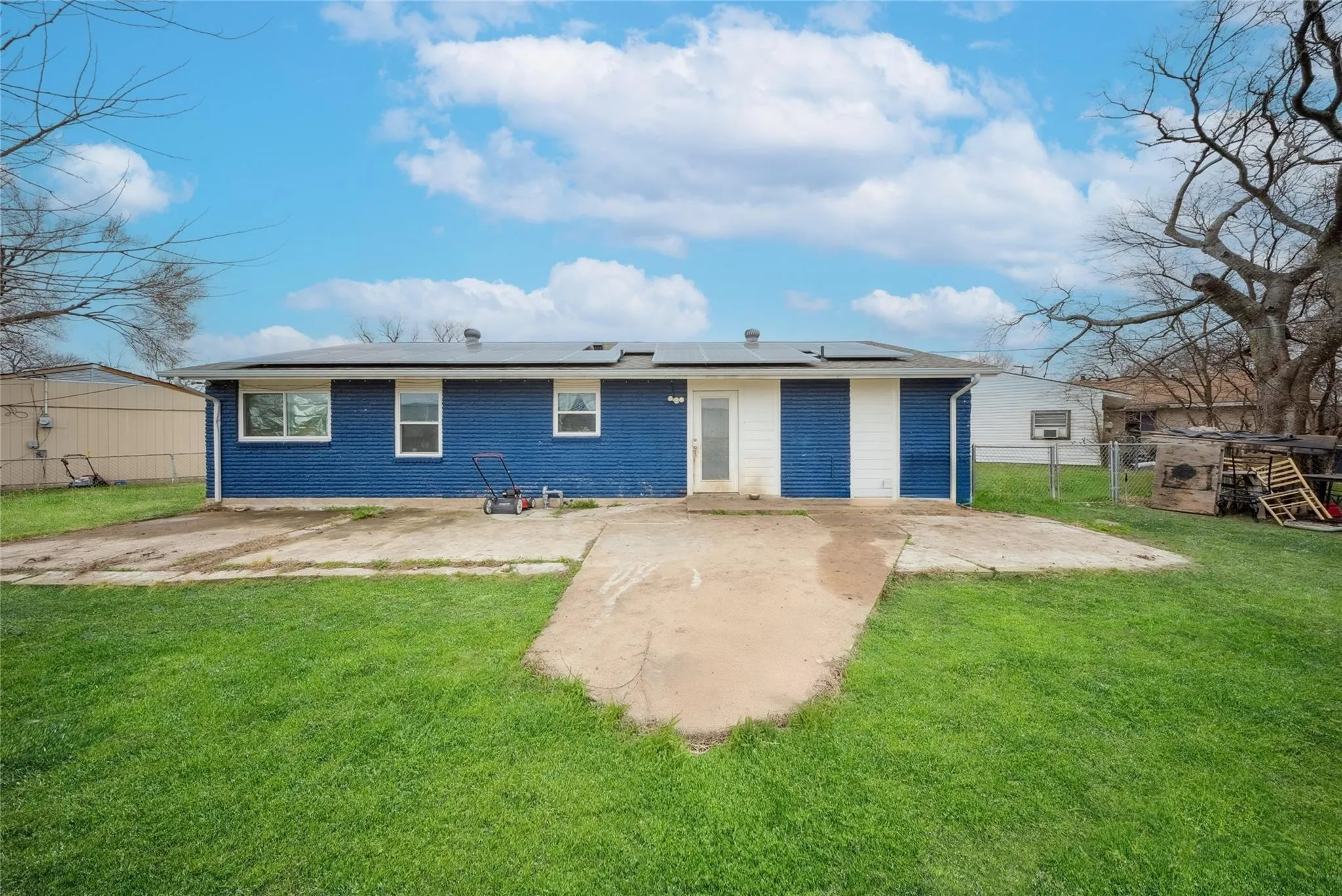 Single Family Residence For Sale in Dallas County , 106 Glenview Place, Hutchins, Texas 75141, 3 Bedroom, 2 Bathroom, Garage spaces, 1,329 Sqft, built in 1964, Price $224,990, mls#21355038, Real Estate Agent in Hutchins, Homes For Sale in Dallas county, Homes For Sale in Hutchins, Realtor in Hutchins Texas, Real Estate Brokerage Independent Realty Texas, Luminita Cordes Realtor