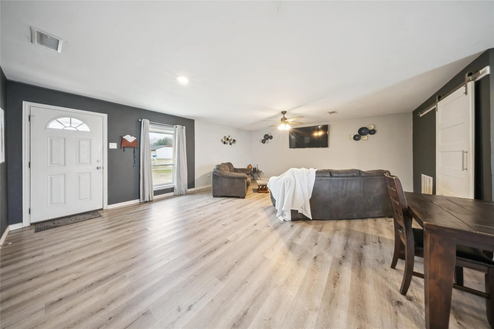Single Family Residence For Sale in Dallas County , 106 Glenview Place, Hutchins, Texas 75141, 3 Bedroom, 2 Bathroom, Garage spaces, 1,329 Sqft, built in 1964, Price $224,990, mls#21355038, Real Estate Agent in Hutchins, Homes For Sale in Dallas county, Homes For Sale in Hutchins, Realtor in Hutchins Texas, Real Estate Brokerage Independent Realty Texas, Luminita Cordes Realtor