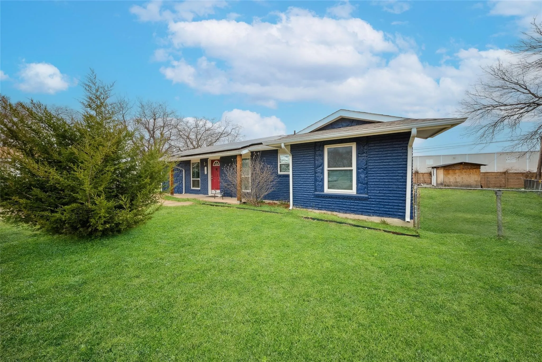 Single Family Residence For Sale in Dallas County , 106 Glenview Place, Hutchins, Texas 75141, 3 Bedroom, 2 Bathroom, Garage spaces, 1,329 Sqft, built in 1964, Price $224,990, mls#21355038, Real Estate Agent in Hutchins, Homes For Sale in Dallas county, Homes For Sale in Hutchins, Realtor in Hutchins Texas, Real Estate Brokerage Independent Realty Texas, Luminita Cordes Realtor