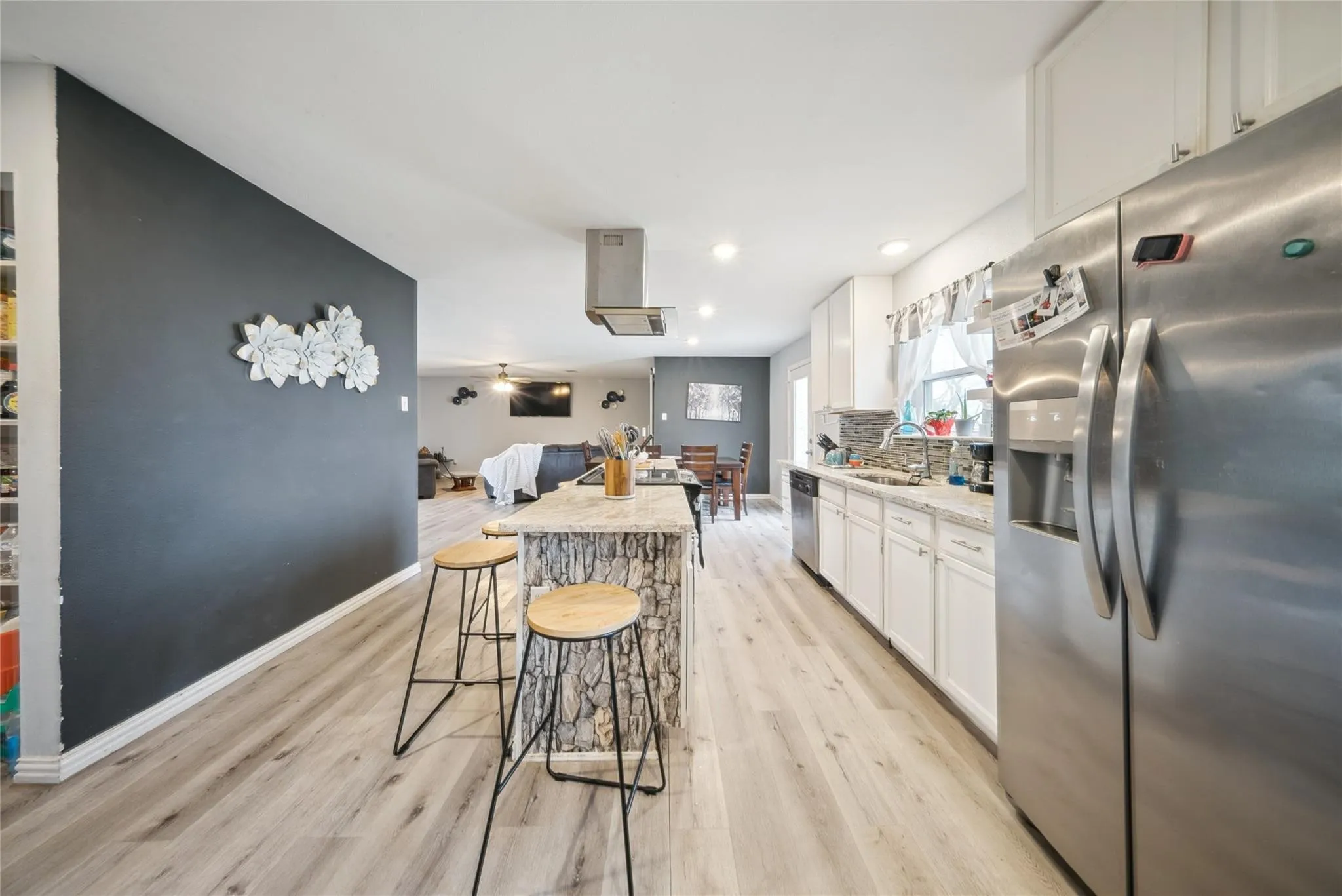 Single Family Residence For Sale in Dallas County , 106 Glenview Place, Hutchins, Texas 75141, 3 Bedroom, 2 Bathroom, Garage spaces, 1,329 Sqft, built in 1964, Price $224,990, mls#21355038, Real Estate Agent in Hutchins, Homes For Sale in Dallas county, Homes For Sale in Hutchins, Realtor in Hutchins Texas, Real Estate Brokerage Independent Realty Texas, Luminita Cordes Realtor