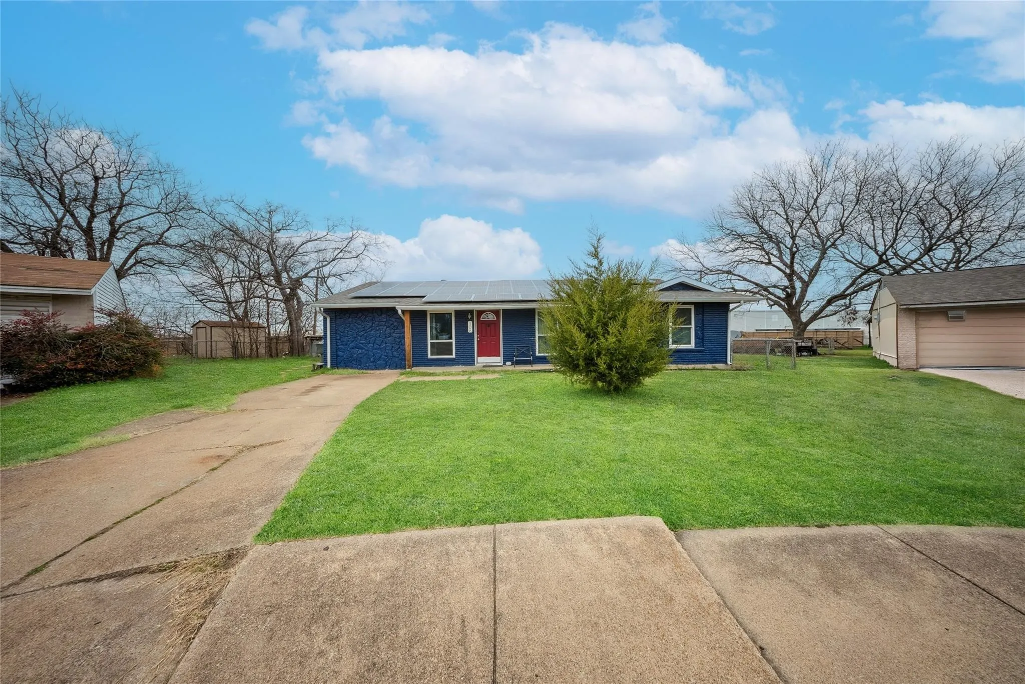 Single Family Residence For Sale in Dallas County , 106 Glenview Place, Hutchins, Texas 75141, 3 Bedroom, 2 Bathroom, Garage spaces, 1,329 Sqft, built in 1964, Price $224,990, mls#21355038, Real Estate Agent in Hutchins, Homes For Sale in Dallas county, Homes For Sale in Hutchins, Realtor in Hutchins Texas, Real Estate Brokerage Independent Realty Texas, Luminita Cordes Realtor