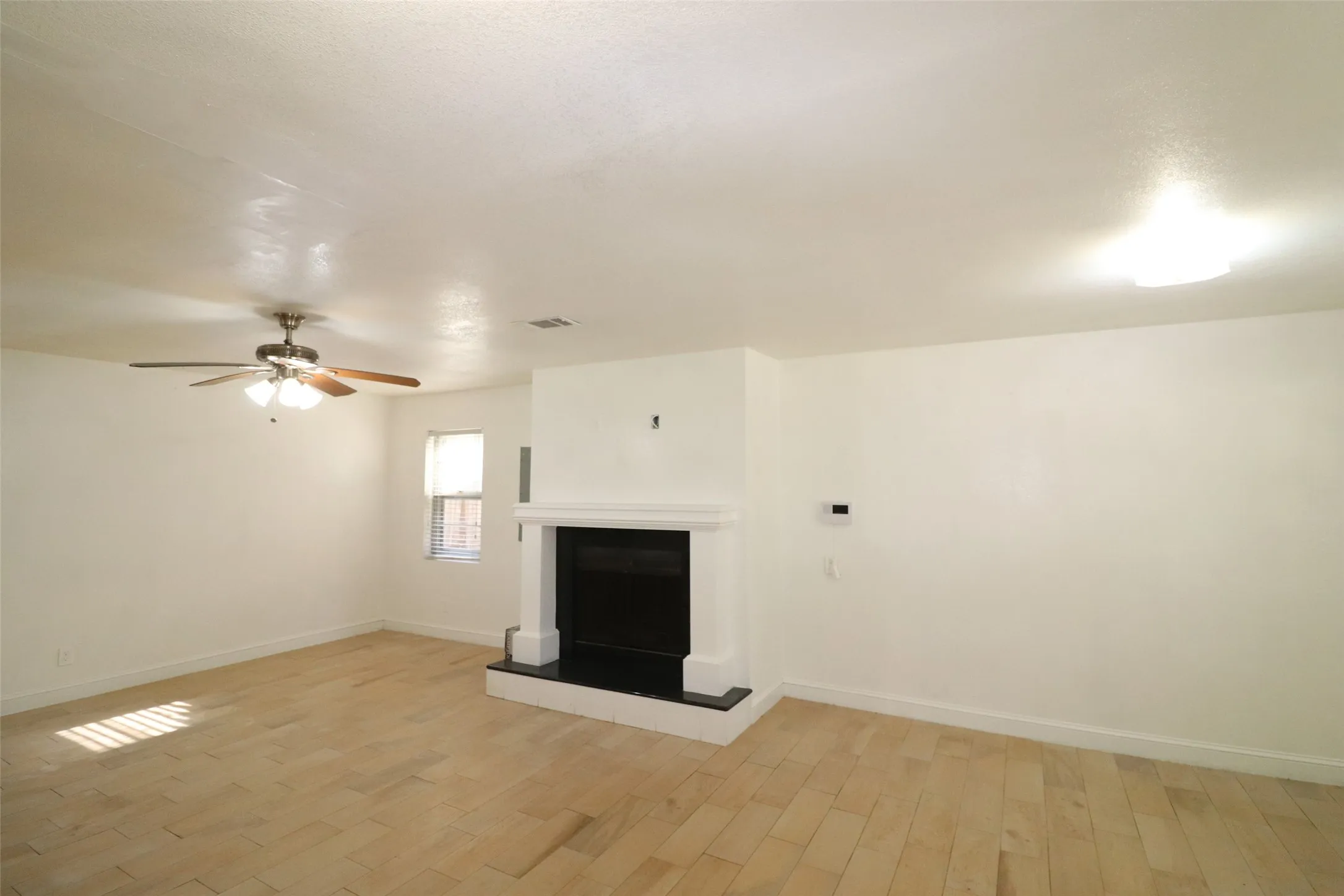 Single Family Residence For Rent in Dallas County , 4106 Timberline Drive, Garland, Texas 75042, 4 Bedroom, 2 Bathroom, Garage spaces, 1,800 Sqft, built in 1965, mls#21357109, Real Estate Agent in Garland, Homes For Rent in Dallas county, Homes For Rent in Garland, Realtor in Garland Texas, Real Estate Brokerage Independent Realty Texas, Luminita Cordes Realtor