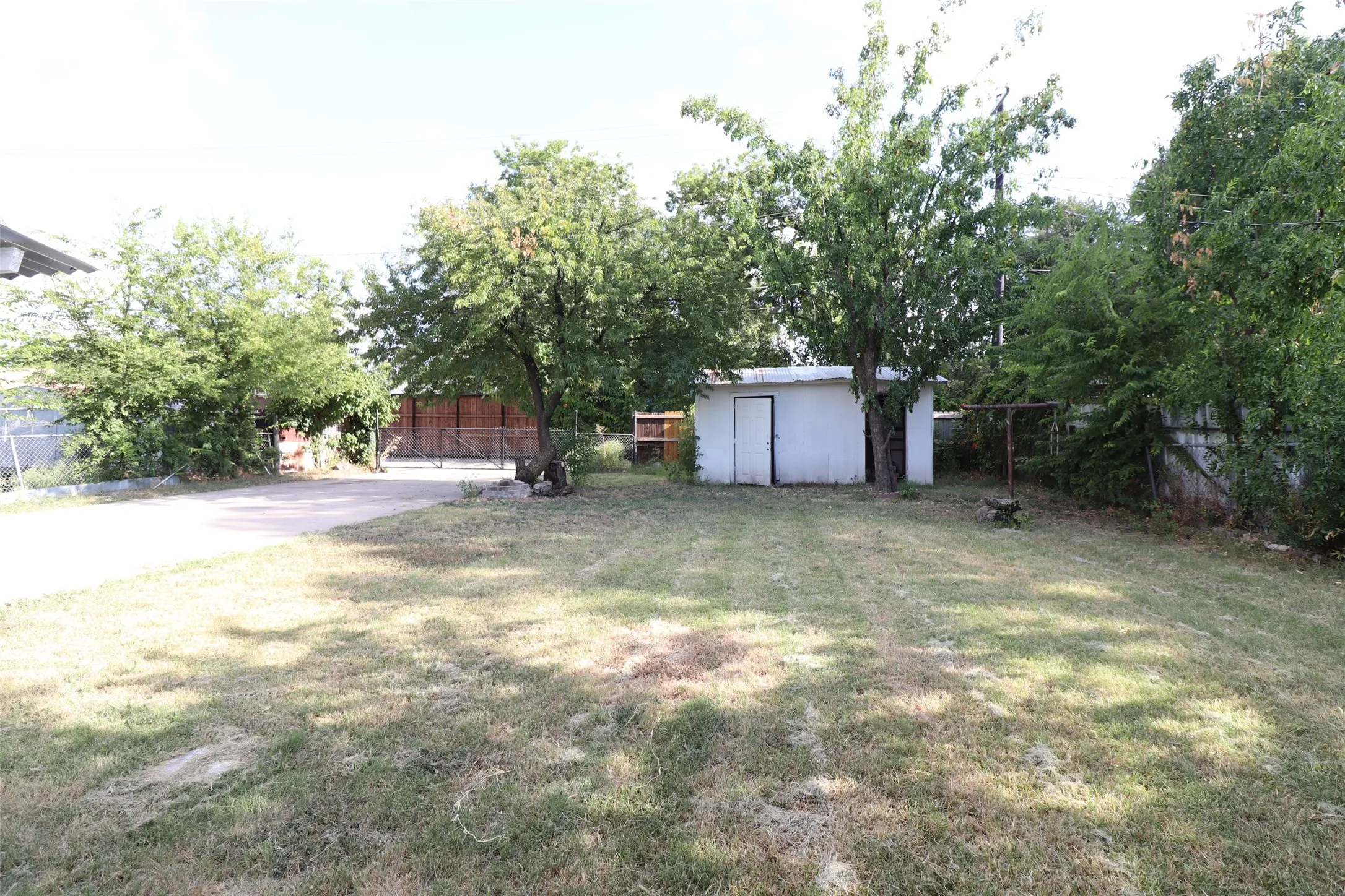 Single Family Residence For Rent in Dallas County , 4106 Timberline Drive, Garland, Texas 75042, 4 Bedroom, 2 Bathroom, Garage spaces, 1,800 Sqft, built in 1965, mls#21357109, Real Estate Agent in Garland, Homes For Rent in Dallas county, Homes For Rent in Garland, Realtor in Garland Texas, Real Estate Brokerage Independent Realty Texas, Luminita Cordes Realtor