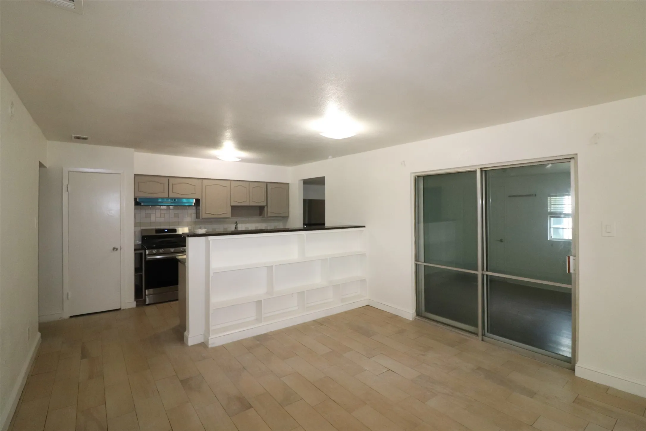Single Family Residence For Rent in Dallas County , 4106 Timberline Drive, Garland, Texas 75042, 4 Bedroom, 2 Bathroom, Garage spaces, 1,800 Sqft, built in 1965, mls#21357109, Real Estate Agent in Garland, Homes For Rent in Dallas county, Homes For Rent in Garland, Realtor in Garland Texas, Real Estate Brokerage Independent Realty Texas, Luminita Cordes Realtor