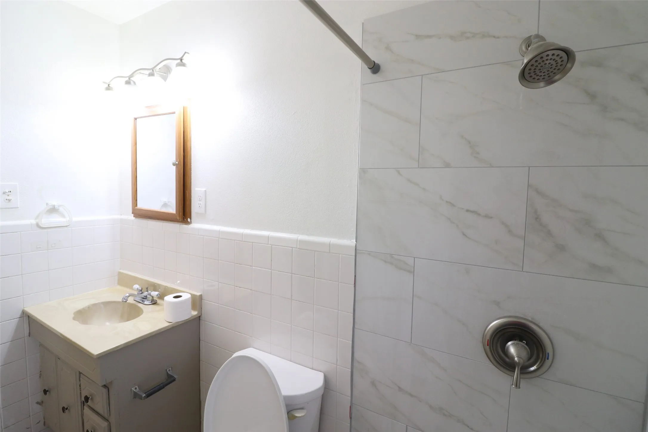 Single Family Residence For Rent in Dallas County , 4106 Timberline Drive, Garland, Texas 75042, 4 Bedroom, 2 Bathroom, Garage spaces, 1,800 Sqft, built in 1965, mls#21357109, Real Estate Agent in Garland, Homes For Rent in Dallas county, Homes For Rent in Garland, Realtor in Garland Texas, Real Estate Brokerage Independent Realty Texas, Luminita Cordes Realtor