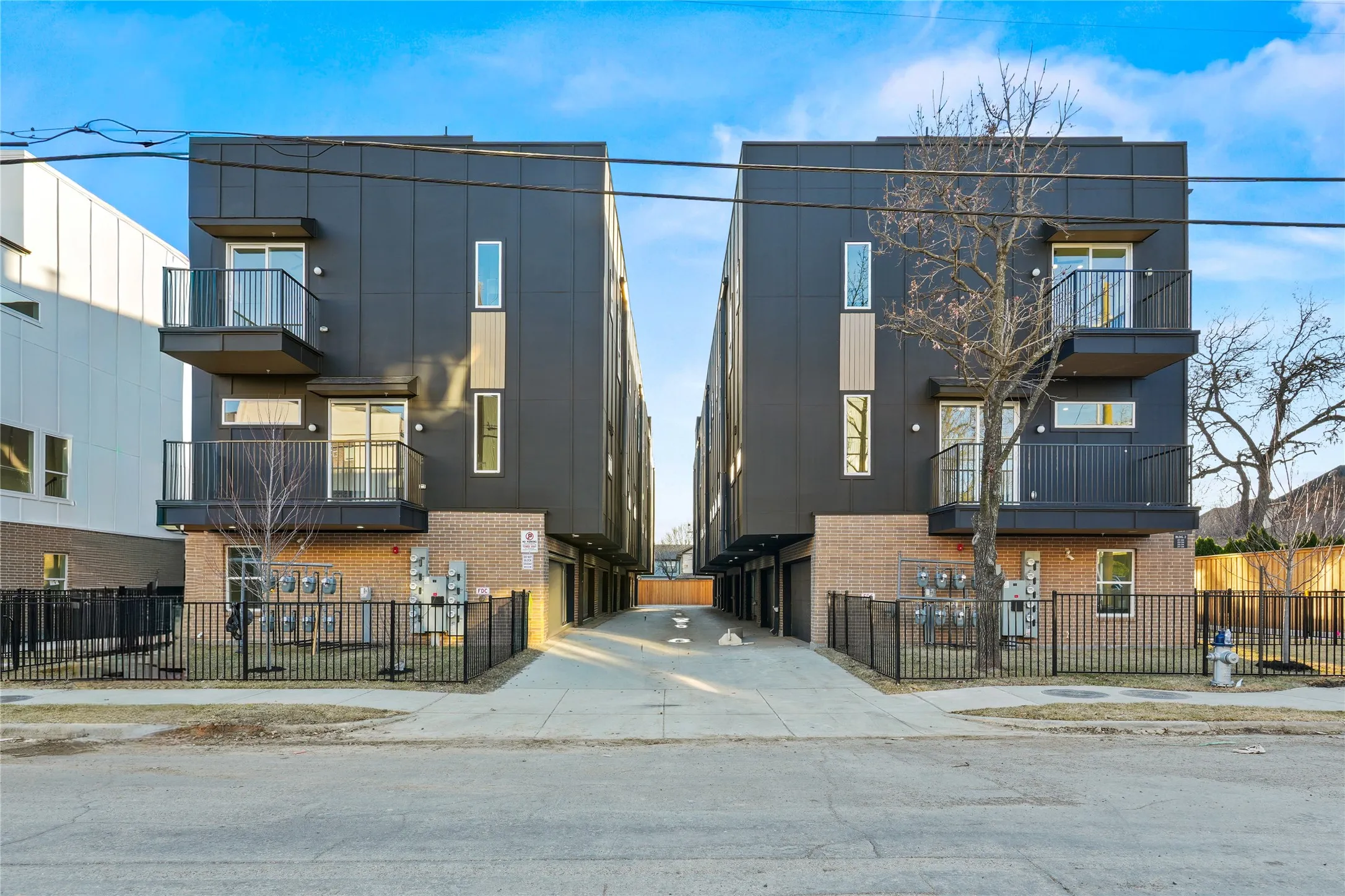 Townhouse For Rent in Dallas County , 2101 N Prairie Avenue 102, Dallas, Texas 75204, 2 Bedroom, 3 Bathroom, 2 Garage spaces, 2,100 Sqft, built in 2026, mls#21357110, Real Estate Agent in Dallas, Homes For Rent in Dallas county, Homes For Rent in Dallas, Realtor in Dallas Texas, Real Estate Brokerage Independent Realty Texas, Luminita Cordes Realtor
