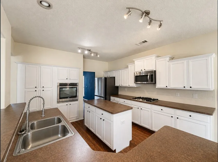 Single Family Residence For Rent in Tarrant County , 4420 Corner Brook Lane, Fort Worth, Texas 76123, 5 Bedroom, 4 Bathroom, 2 Garage spaces, 4,215 Sqft, built in 2003, mls#21357107, Real Estate Agent in Fort Worth, Homes For Rent in Tarrant county, Homes For Rent in Fort Worth, Realtor in Fort Worth Texas, Real Estate Brokerage Independent Realty Texas, Luminita Cordes Realtor