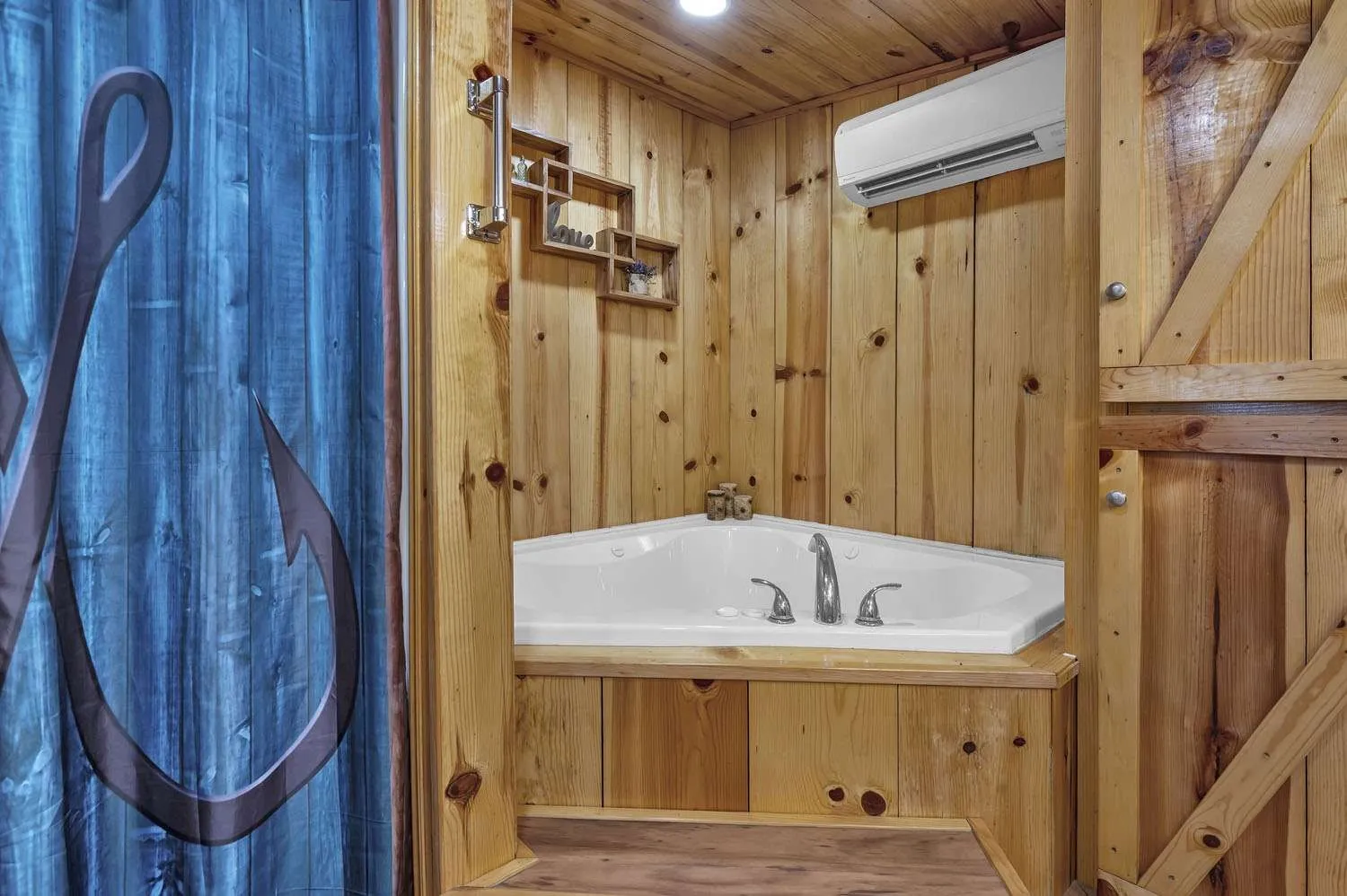Manufactured Home For Sale in Sabine (TX) County , 111 Cypress Bay Drive, Milam, Texas 75959, 3 Bedroom, 3 Bathroom, 4 Garage spaces, 3,300 Sqft, built in 2023, Price $1,200,000, mls#21357113, Real Estate Agent in Milam, Homes For Sale in Sabine (TX) county, Homes For Sale in Milam, Realtor in Milam Texas, Real Estate Brokerage Independent Realty Texas, Luminita Cordes Realtor