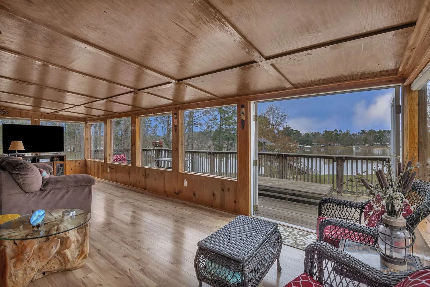 Manufactured Home For Sale in Sabine (TX) County , 111 Cypress Bay Drive, Milam, Texas 75959, 3 Bedroom, 3 Bathroom, 4 Garage spaces, 3,300 Sqft, built in 2023, Price $1,200,000, mls#21357113, Real Estate Agent in Milam, Homes For Sale in Sabine (TX) county, Homes For Sale in Milam, Realtor in Milam Texas, Real Estate Brokerage Independent Realty Texas, Luminita Cordes Realtor