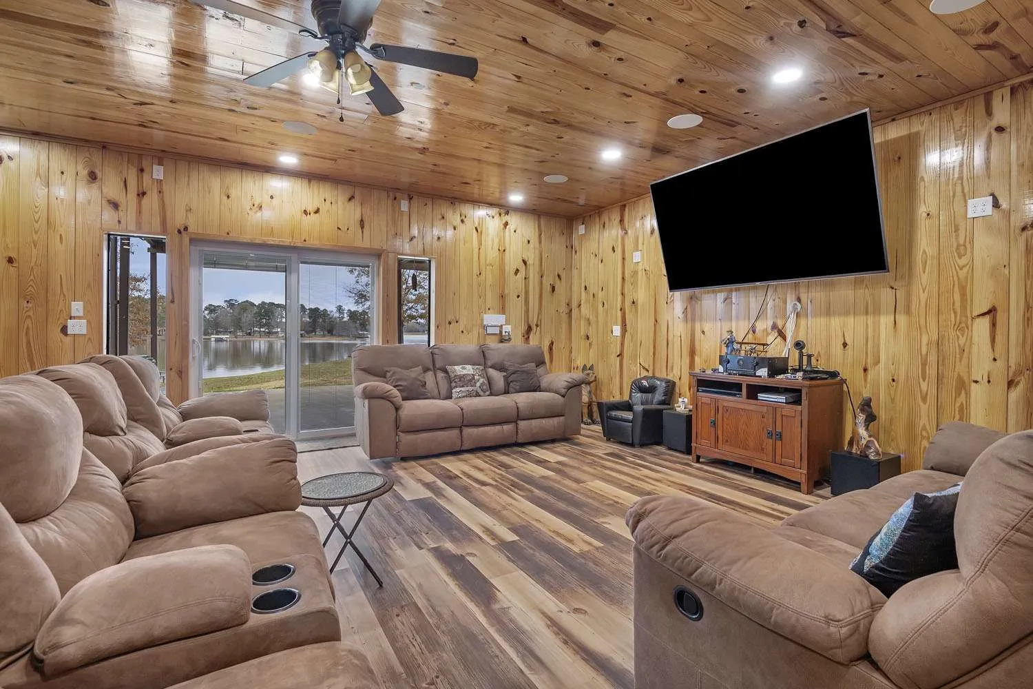 Manufactured Home For Sale in Sabine (TX) County , 111 Cypress Bay Drive, Milam, Texas 75959, 3 Bedroom, 3 Bathroom, 4 Garage spaces, 3,300 Sqft, built in 2023, Price $1,200,000, mls#21357113, Real Estate Agent in Milam, Homes For Sale in Sabine (TX) county, Homes For Sale in Milam, Realtor in Milam Texas, Real Estate Brokerage Independent Realty Texas, Luminita Cordes Realtor