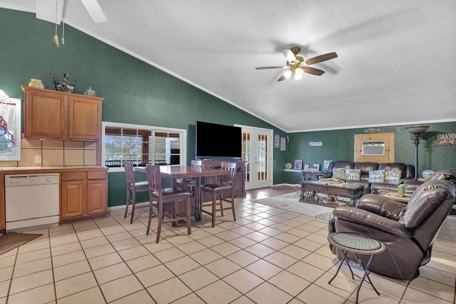 Manufactured Home For Sale in Sabine (TX) County , 111 Cypress Bay Drive, Milam, Texas 75959, 3 Bedroom, 3 Bathroom, 4 Garage spaces, 3,300 Sqft, built in 2023, Price $1,200,000, mls#21357113, Real Estate Agent in Milam, Homes For Sale in Sabine (TX) county, Homes For Sale in Milam, Realtor in Milam Texas, Real Estate Brokerage Independent Realty Texas, Luminita Cordes Realtor
