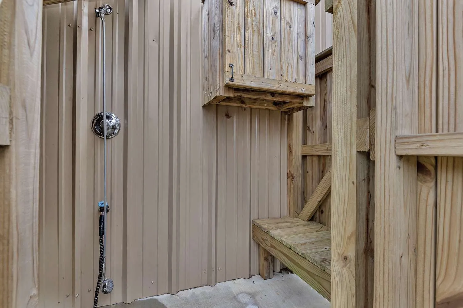 Manufactured Home For Sale in Sabine (TX) County , 111 Cypress Bay Drive, Milam, Texas 75959, 3 Bedroom, 3 Bathroom, 4 Garage spaces, 3,300 Sqft, built in 2023, Price $1,200,000, mls#21357113, Real Estate Agent in Milam, Homes For Sale in Sabine (TX) county, Homes For Sale in Milam, Realtor in Milam Texas, Real Estate Brokerage Independent Realty Texas, Luminita Cordes Realtor
