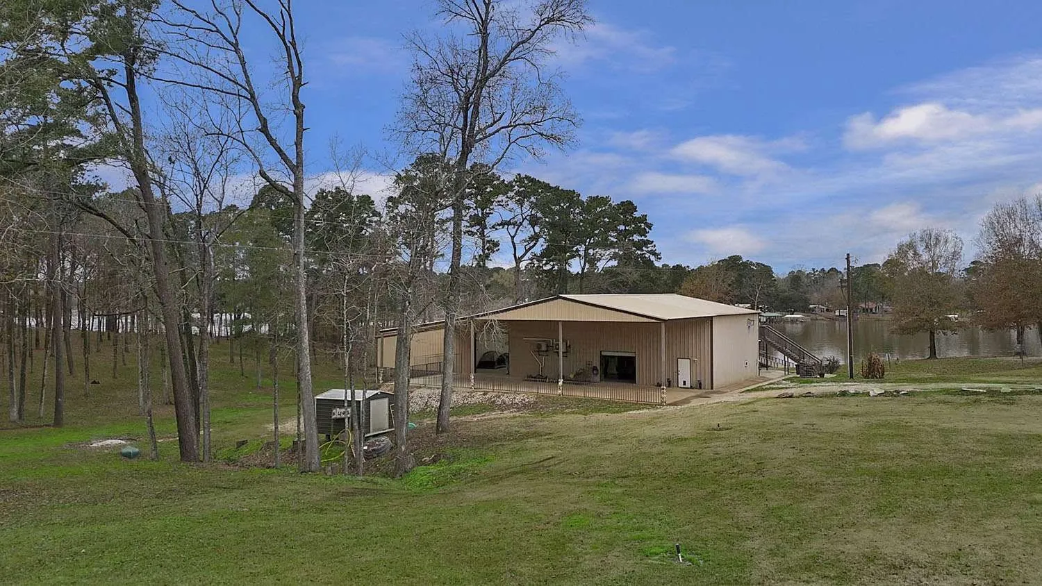 Manufactured Home For Sale in Sabine (TX) County , 111 Cypress Bay Drive, Milam, Texas 75959, 3 Bedroom, 3 Bathroom, 4 Garage spaces, 3,300 Sqft, built in 2023, Price $1,200,000, mls#21357113, Real Estate Agent in Milam, Homes For Sale in Sabine (TX) county, Homes For Sale in Milam, Realtor in Milam Texas, Real Estate Brokerage Independent Realty Texas, Luminita Cordes Realtor