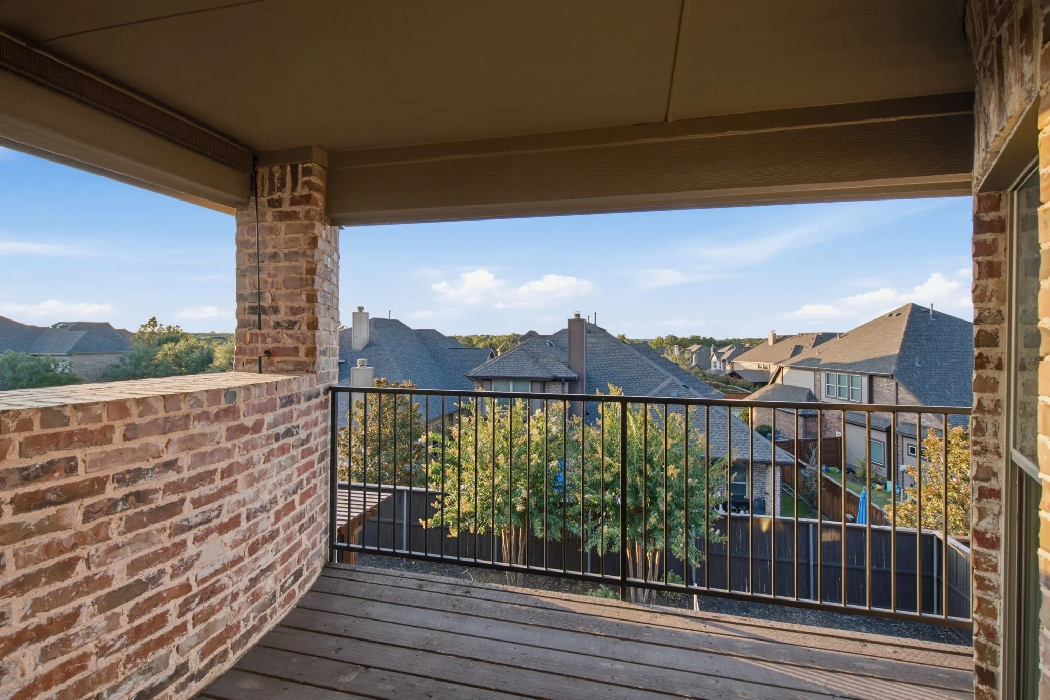 Single Family Residence For Sale in Denton County , 1205 Grant Avenue, Lantana, Texas 76226, 3 Bedroom, 3 Bathroom, 2 Garage spaces, 3,592 Sqft, built in 2006, mls#21355043, Real Estate Agent in Lantana, Homes For Sale in Denton county, Homes For Sale in Lantana, Realtor in Lantana Texas, Real Estate Brokerage Independent Realty Texas, Luminita Cordes Realtor
