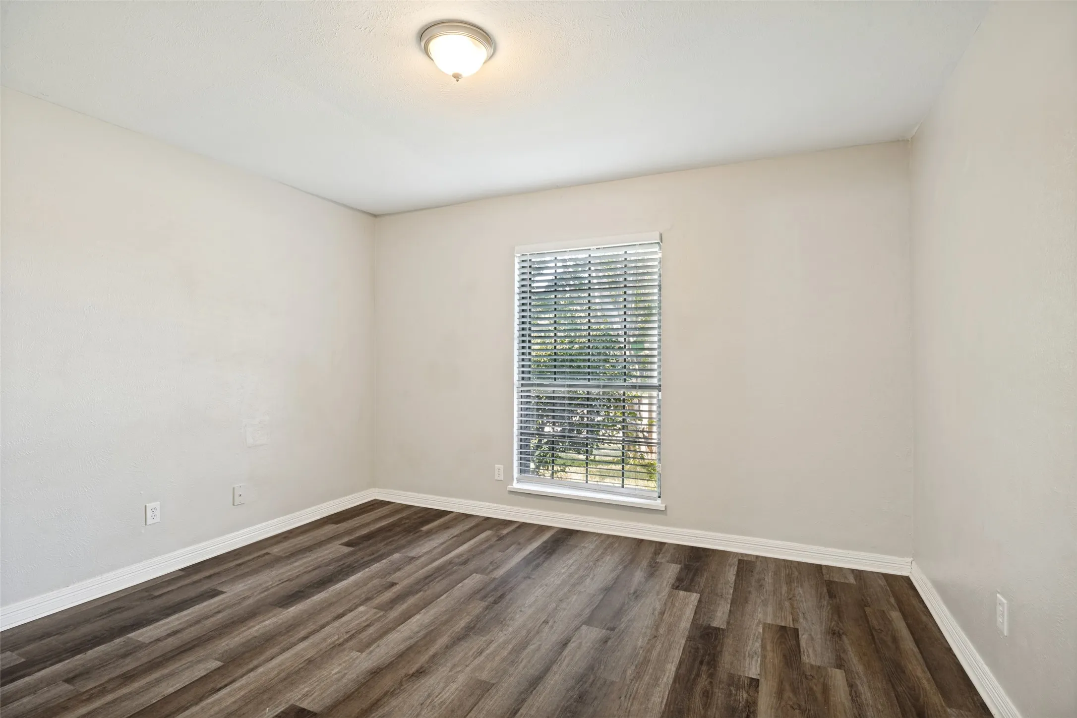 Single Family Residence For Rent in Rockwall County , 8914 Vernon Drive, Rowlett, Texas 75088, 3 Bedroom, 2 Bathroom, 2 Garage spaces, 1,791 Sqft, built in 1983, mls#21356976, Real Estate Agent in Rowlett, Homes For Rent in Rockwall county, Homes For Rent in Rowlett, Realtor in Rowlett Texas, Real Estate Brokerage Independent Realty Texas, Luminita Cordes Realtor