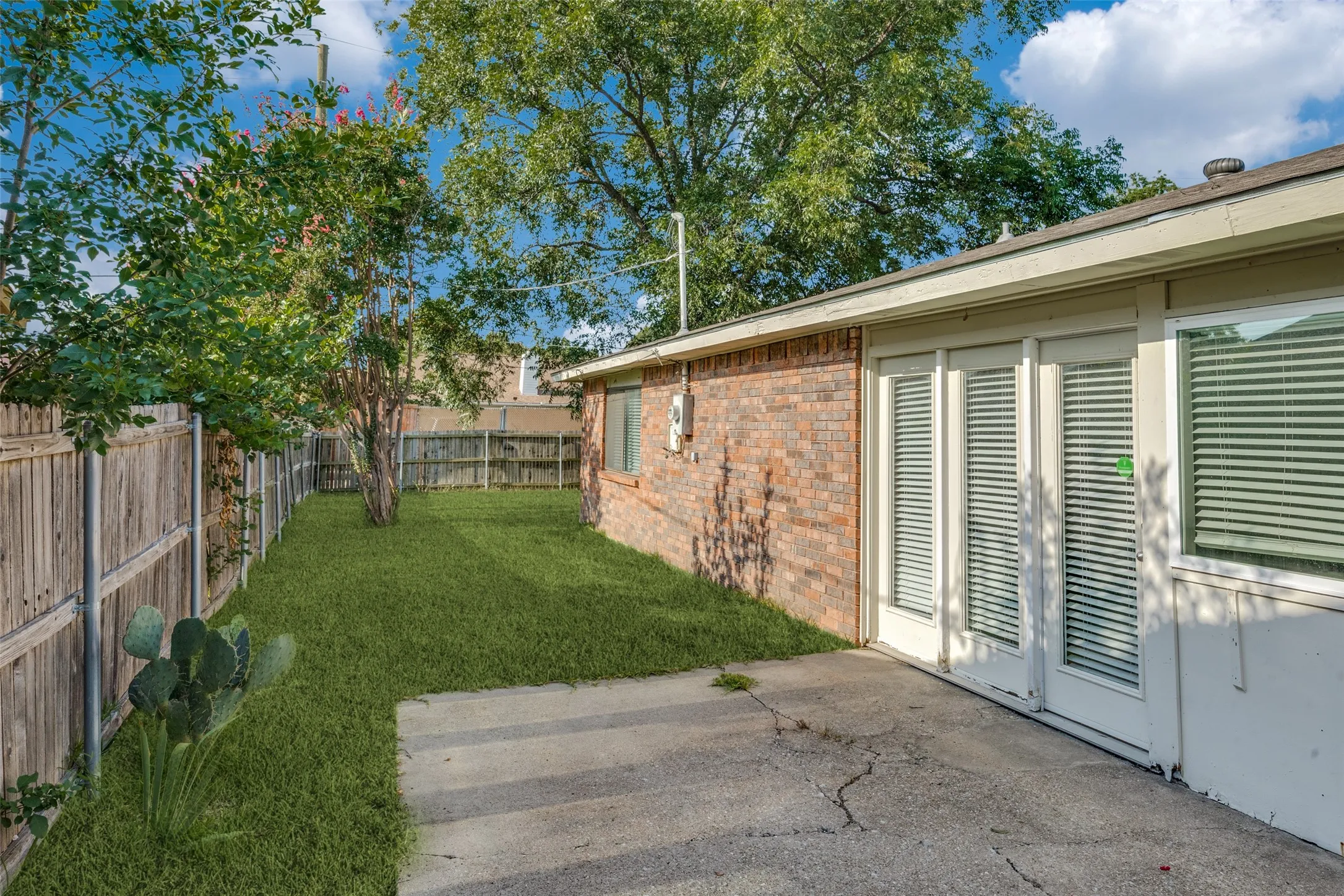 Single Family Residence For Rent in Rockwall County , 8914 Vernon Drive, Rowlett, Texas 75088, 3 Bedroom, 2 Bathroom, 2 Garage spaces, 1,791 Sqft, built in 1983, mls#21356976, Real Estate Agent in Rowlett, Homes For Rent in Rockwall county, Homes For Rent in Rowlett, Realtor in Rowlett Texas, Real Estate Brokerage Independent Realty Texas, Luminita Cordes Realtor