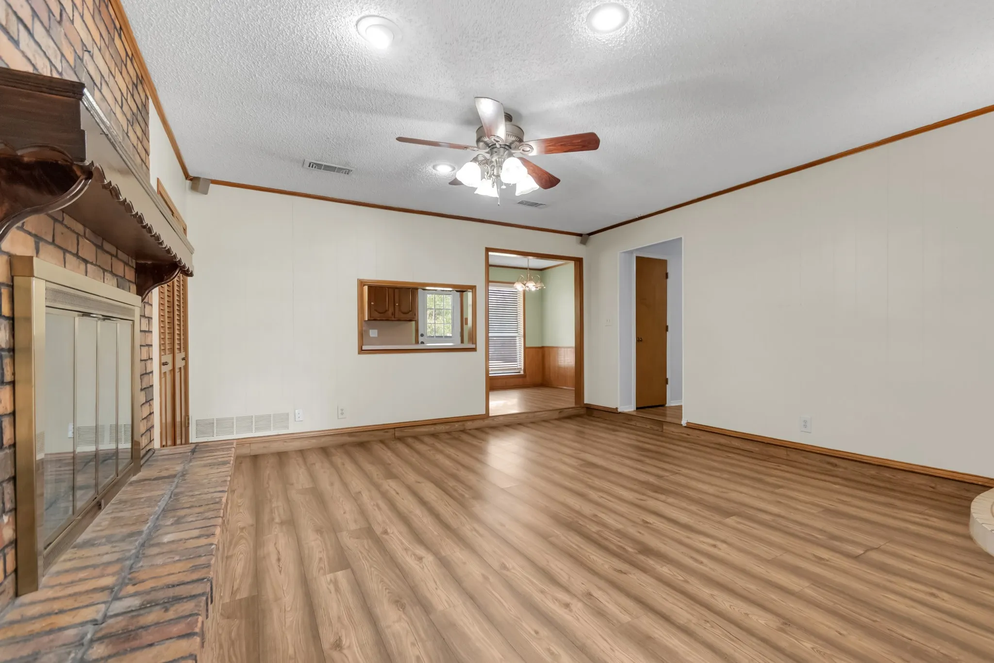 Single Family Residence For Sale in Denton County , 202 Diane Drive, Sanger, Texas 76266, 3 Bedroom, 2 Bathroom, 2 Garage spaces, 1,232 Sqft, built in 1983, mls#21357094, Real Estate Agent in Sanger, Homes For Sale in Denton county, Homes For Sale in Sanger, Realtor in Sanger Texas, Real Estate Brokerage Independent Realty Texas, Luminita Cordes Realtor