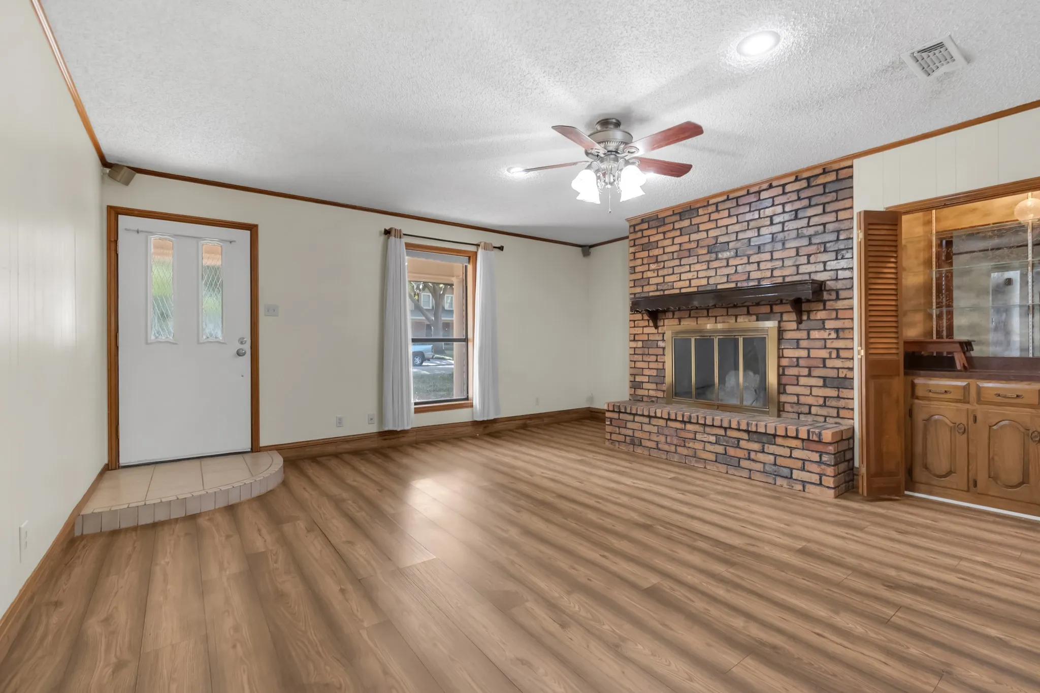 Single Family Residence For Sale in Denton County , 202 Diane Drive, Sanger, Texas 76266, 3 Bedroom, 2 Bathroom, 2 Garage spaces, 1,232 Sqft, built in 1983, mls#21357094, Real Estate Agent in Sanger, Homes For Sale in Denton county, Homes For Sale in Sanger, Realtor in Sanger Texas, Real Estate Brokerage Independent Realty Texas, Luminita Cordes Realtor