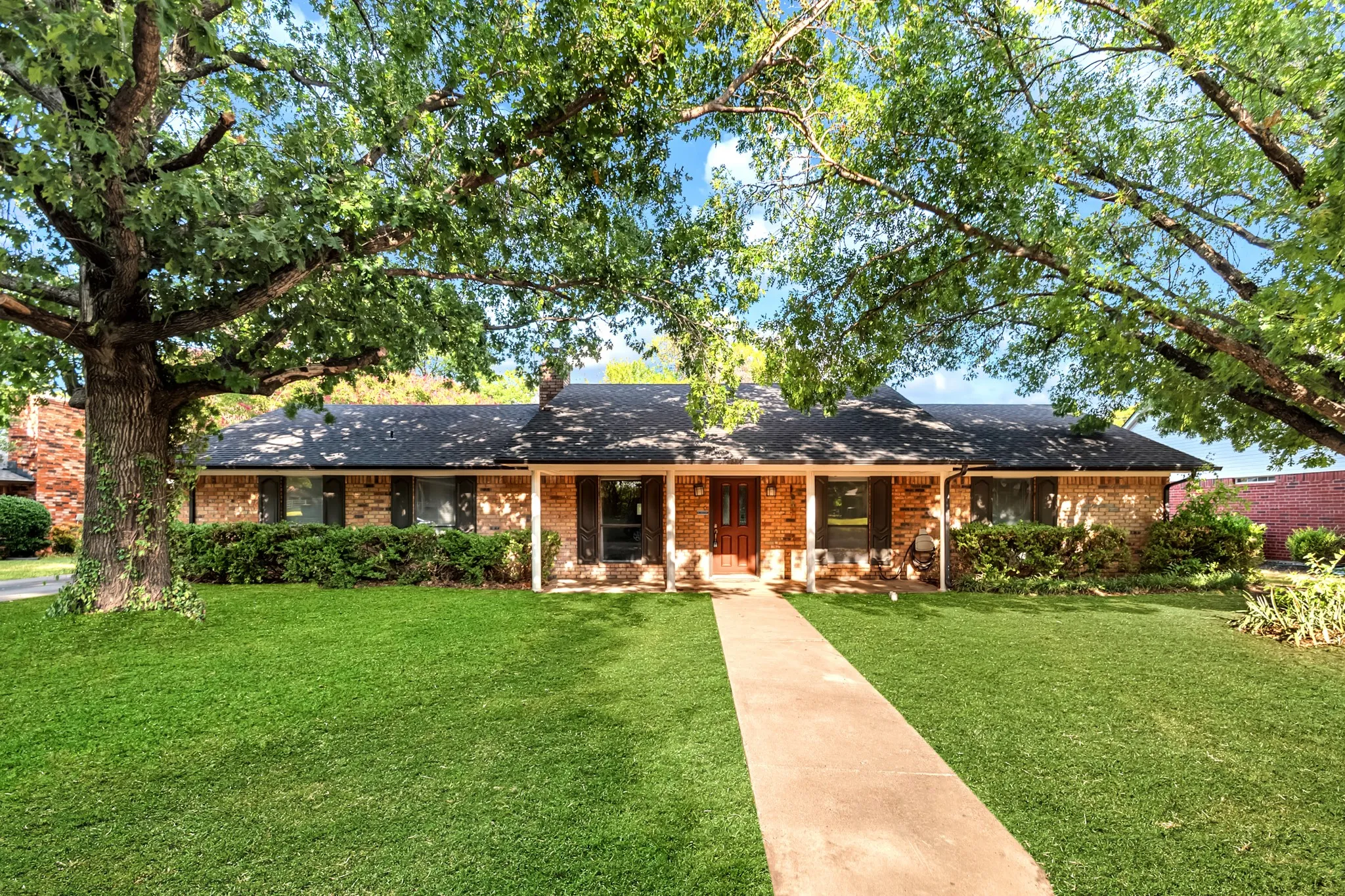 Single Family Residence For Sale in Denton County , 202 Diane Drive, Sanger, Texas 76266, 3 Bedroom, 2 Bathroom, 2 Garage spaces, 1,232 Sqft, built in 1983, mls#21357094, Real Estate Agent in Sanger, Homes For Sale in Denton county, Homes For Sale in Sanger, Realtor in Sanger Texas, Real Estate Brokerage Independent Realty Texas, Luminita Cordes Realtor