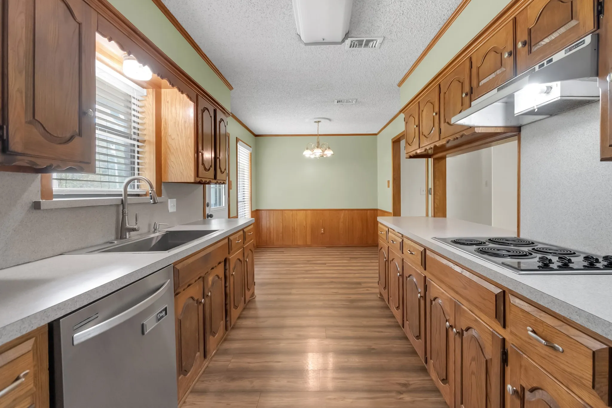 Single Family Residence For Sale in Denton County , 202 Diane Drive, Sanger, Texas 76266, 3 Bedroom, 2 Bathroom, 2 Garage spaces, 1,232 Sqft, built in 1983, mls#21357094, Real Estate Agent in Sanger, Homes For Sale in Denton county, Homes For Sale in Sanger, Realtor in Sanger Texas, Real Estate Brokerage Independent Realty Texas, Luminita Cordes Realtor