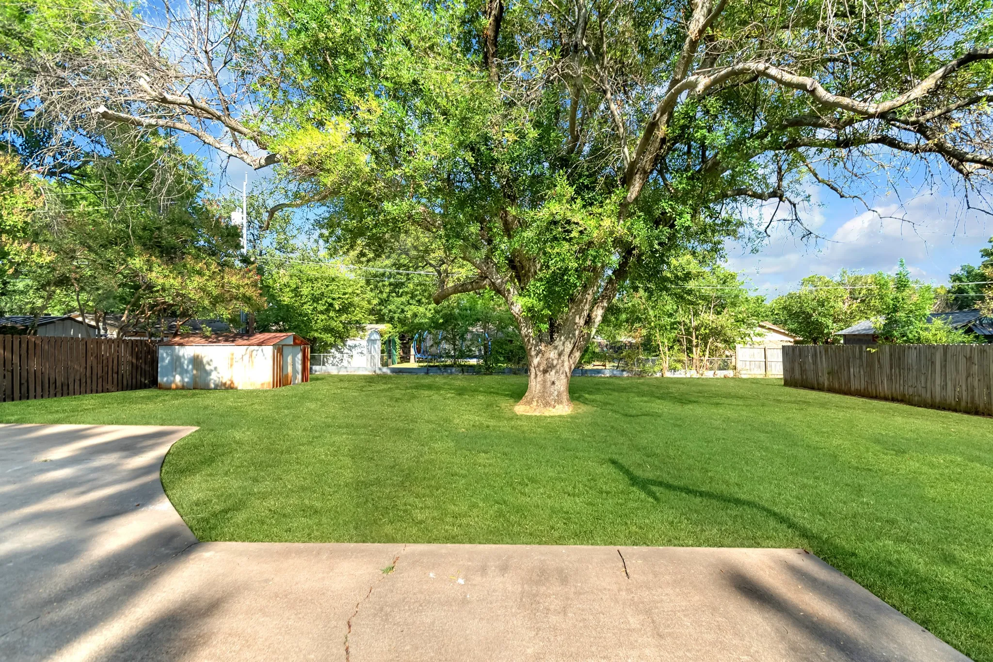 Single Family Residence For Sale in Denton County , 202 Diane Drive, Sanger, Texas 76266, 3 Bedroom, 2 Bathroom, 2 Garage spaces, 1,232 Sqft, built in 1983, mls#21357094, Real Estate Agent in Sanger, Homes For Sale in Denton county, Homes For Sale in Sanger, Realtor in Sanger Texas, Real Estate Brokerage Independent Realty Texas, Luminita Cordes Realtor