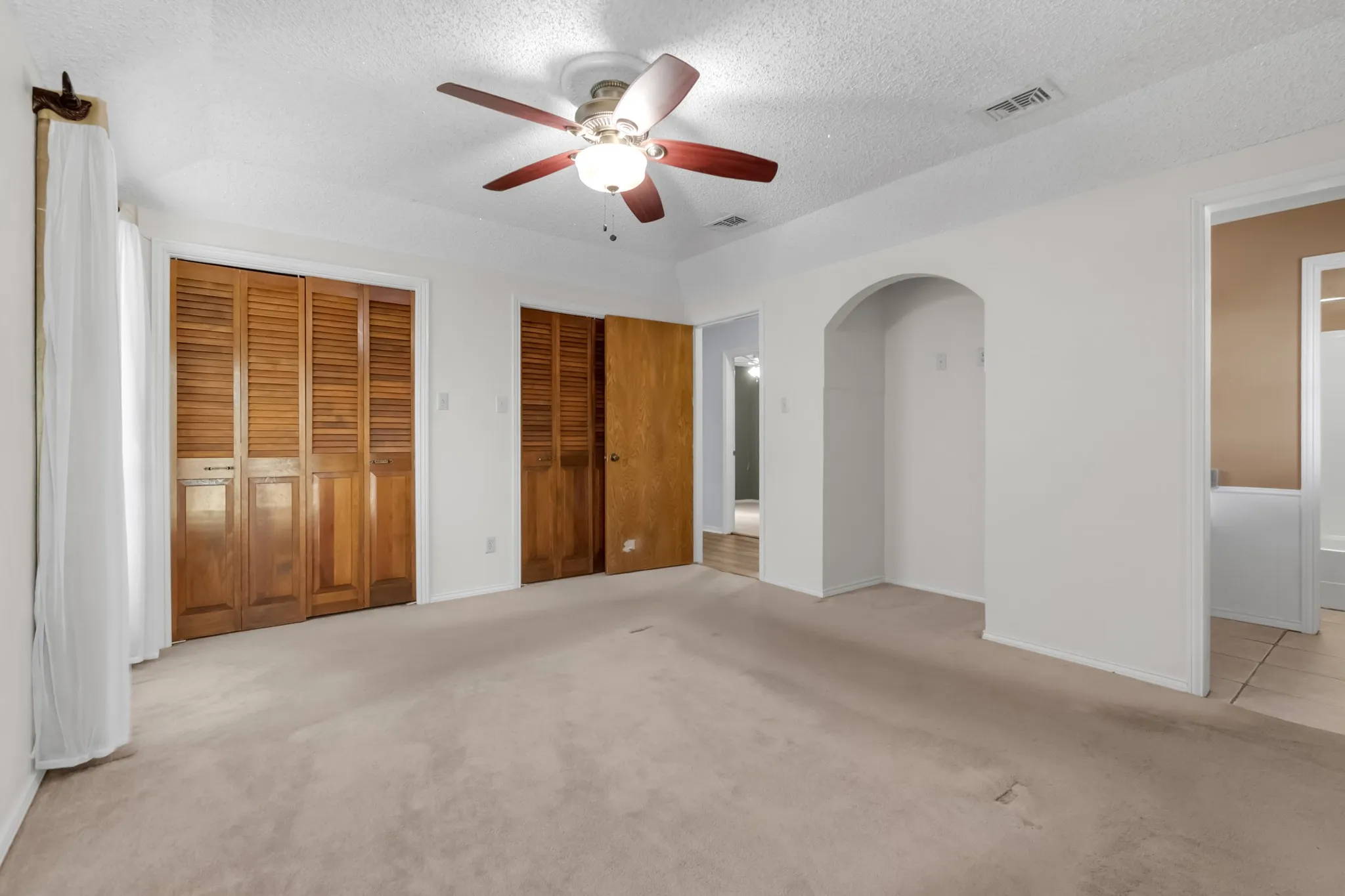 Single Family Residence For Sale in Denton County , 202 Diane Drive, Sanger, Texas 76266, 3 Bedroom, 2 Bathroom, 2 Garage spaces, 1,232 Sqft, built in 1983, mls#21357094, Real Estate Agent in Sanger, Homes For Sale in Denton county, Homes For Sale in Sanger, Realtor in Sanger Texas, Real Estate Brokerage Independent Realty Texas, Luminita Cordes Realtor