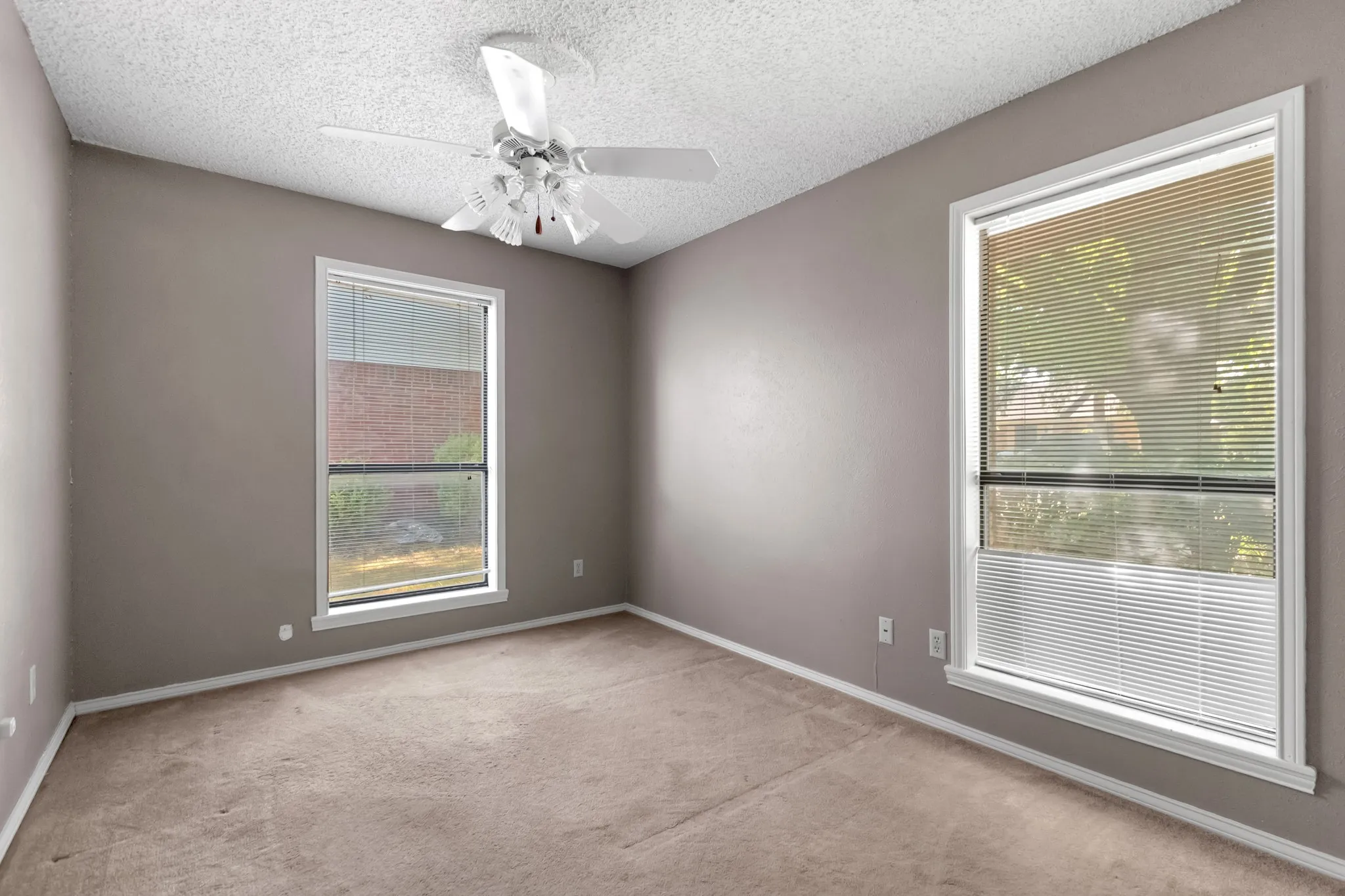Single Family Residence For Sale in Denton County , 202 Diane Drive, Sanger, Texas 76266, 3 Bedroom, 2 Bathroom, 2 Garage spaces, 1,232 Sqft, built in 1983, mls#21357094, Real Estate Agent in Sanger, Homes For Sale in Denton county, Homes For Sale in Sanger, Realtor in Sanger Texas, Real Estate Brokerage Independent Realty Texas, Luminita Cordes Realtor