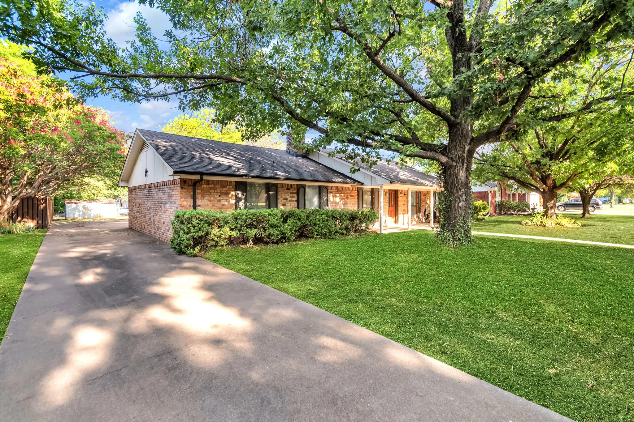 Single Family Residence For Sale in Denton County , 202 Diane Drive, Sanger, Texas 76266, 3 Bedroom, 2 Bathroom, 2 Garage spaces, 1,232 Sqft, built in 1983, mls#21357094, Real Estate Agent in Sanger, Homes For Sale in Denton county, Homes For Sale in Sanger, Realtor in Sanger Texas, Real Estate Brokerage Independent Realty Texas, Luminita Cordes Realtor