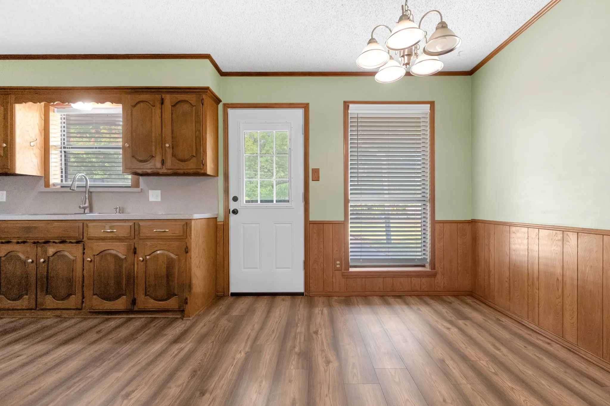 Single Family Residence For Sale in Denton County , 202 Diane Drive, Sanger, Texas 76266, 3 Bedroom, 2 Bathroom, 2 Garage spaces, 1,232 Sqft, built in 1983, mls#21357094, Real Estate Agent in Sanger, Homes For Sale in Denton county, Homes For Sale in Sanger, Realtor in Sanger Texas, Real Estate Brokerage Independent Realty Texas, Luminita Cordes Realtor