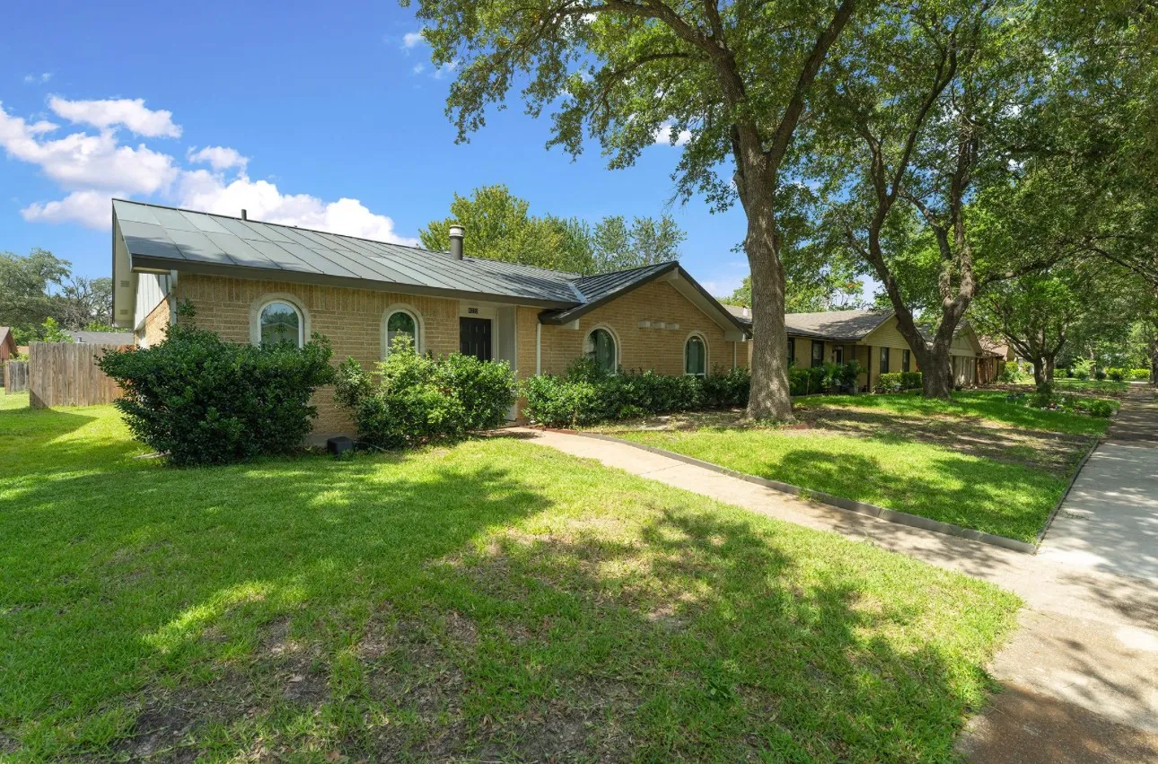 Single Family Residence For Rent in Dallas County , 4222 Foliage Drive, Garland, Texas 75043, 3 Bedroom, 2 Bathroom, 2 Garage spaces, 1,404 Sqft, built in 1972, mls#21357129, Real Estate Agent in Garland, Homes For Rent in Dallas county, Homes For Rent in Garland, Realtor in Garland Texas, Real Estate Brokerage Independent Realty Texas, Luminita Cordes Realtor