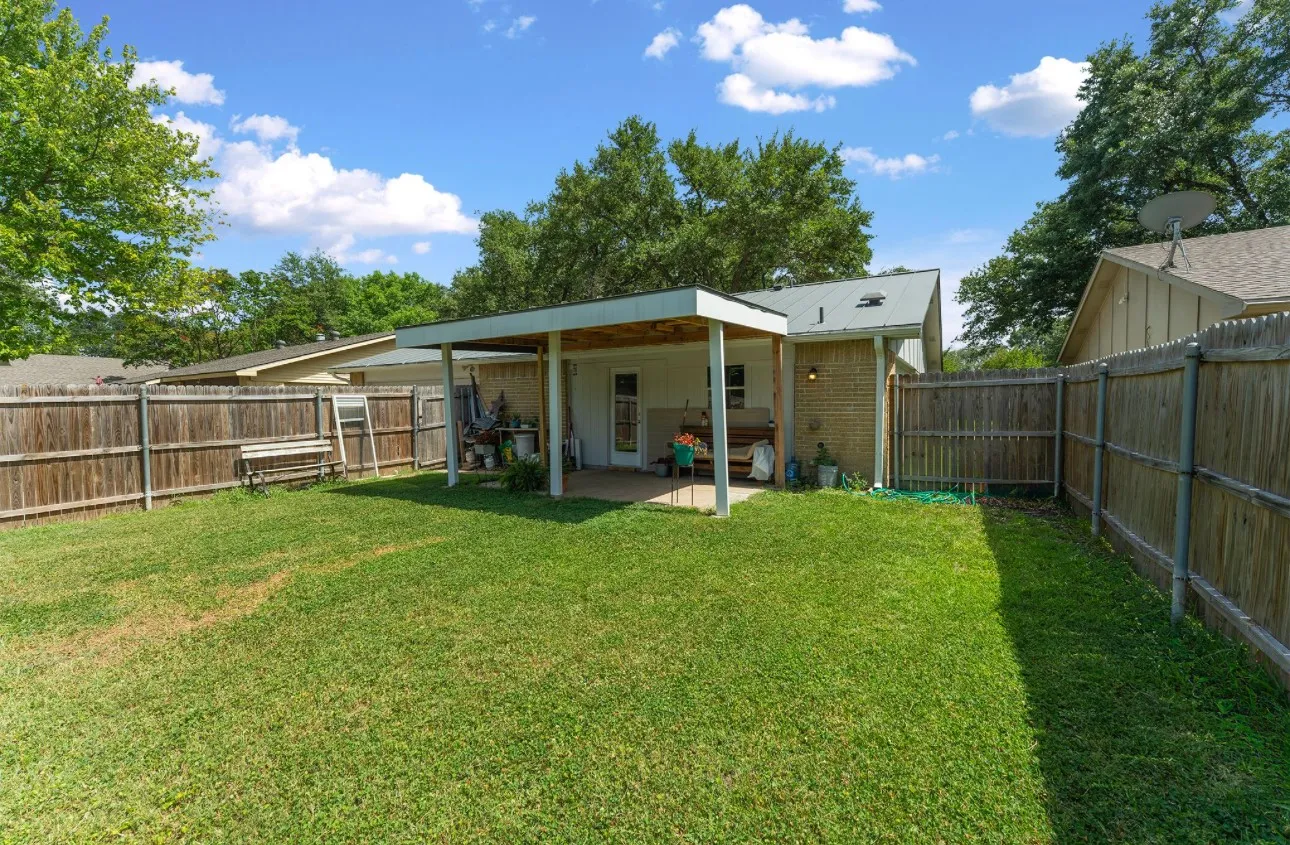 Single Family Residence For Rent in Dallas County , 4222 Foliage Drive, Garland, Texas 75043, 3 Bedroom, 2 Bathroom, 2 Garage spaces, 1,404 Sqft, built in 1972, mls#21357129, Real Estate Agent in Garland, Homes For Rent in Dallas county, Homes For Rent in Garland, Realtor in Garland Texas, Real Estate Brokerage Independent Realty Texas, Luminita Cordes Realtor